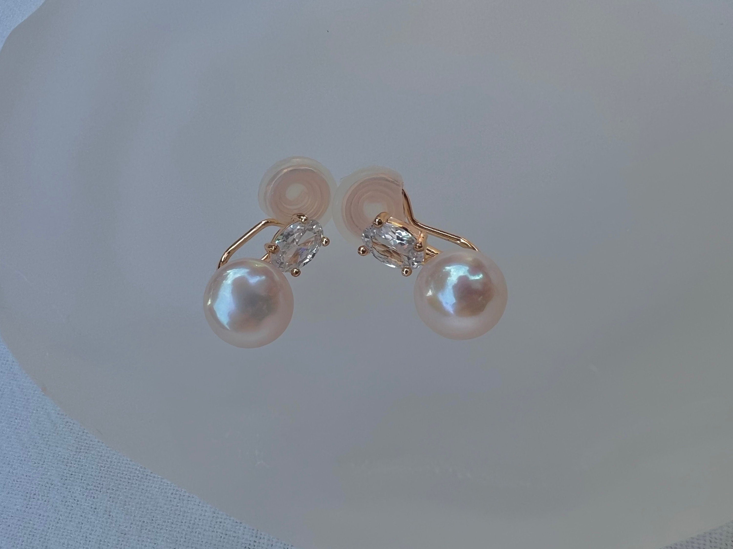 14K gold clip on freshwater pearl diamond earring. No pain earring. Minimalist pearl earring. Pearl climber earrings. No piercing earring.