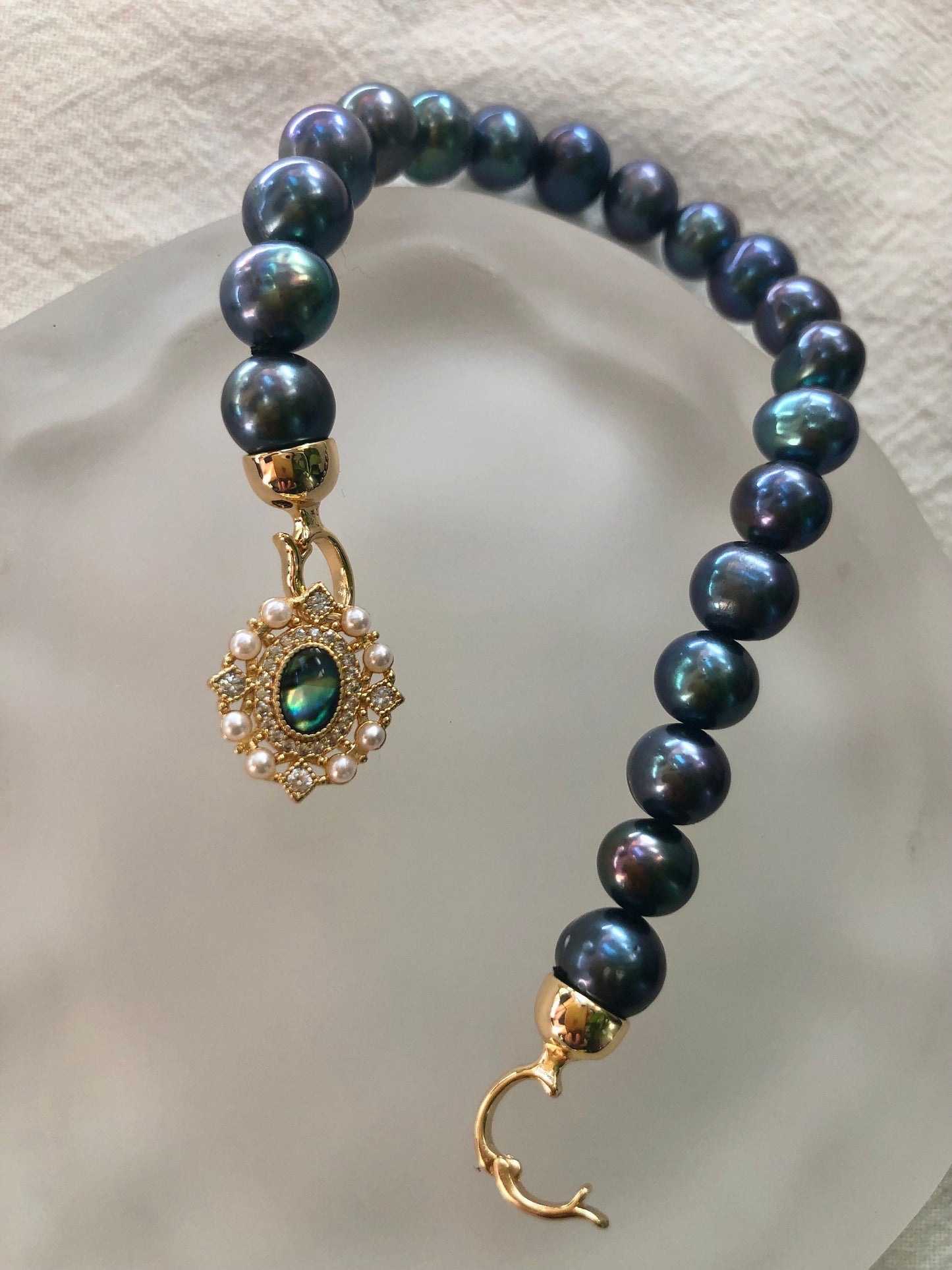 High luster Freshwater peacock pearl Vintage bracelet. Art Deco bracelet. Delicate bracelet. Gift for her