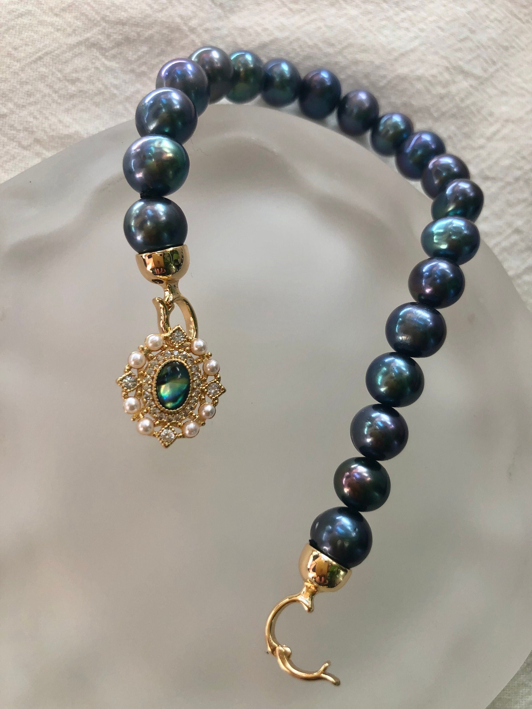 High luster Freshwater peacock pearl Vintage bracelet. Art Deco bracelet. Delicate bracelet. Gift for her