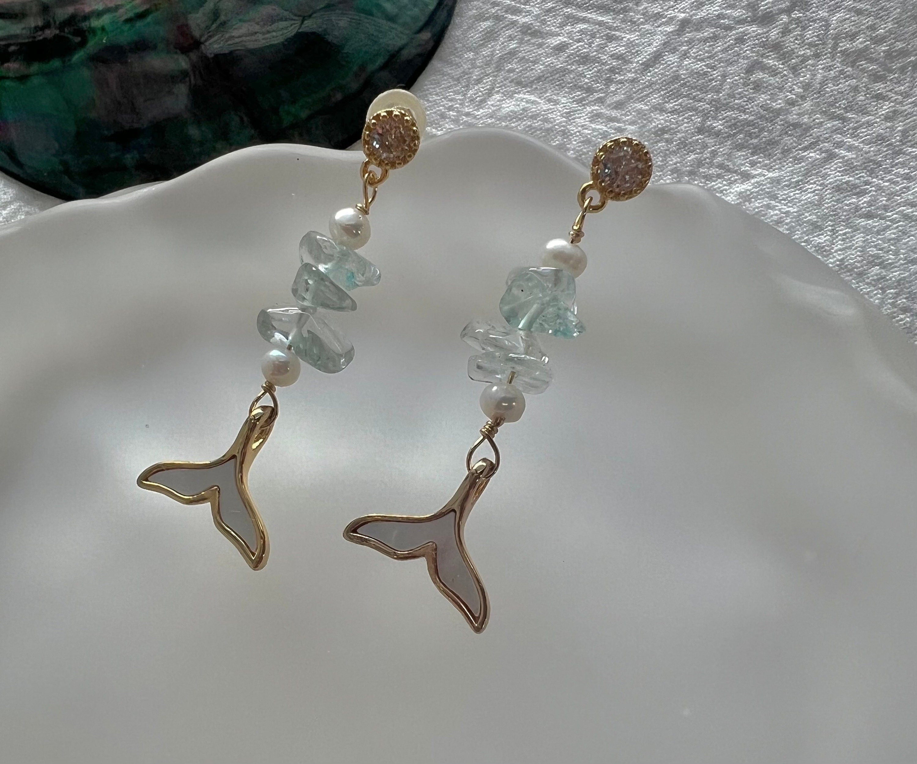 Clip on freshwater pearl natural gemstone earring. Minimalist dangle earrings. Mermaid tailPearl earrings. Bridal earrings. Bridesmaid gift.