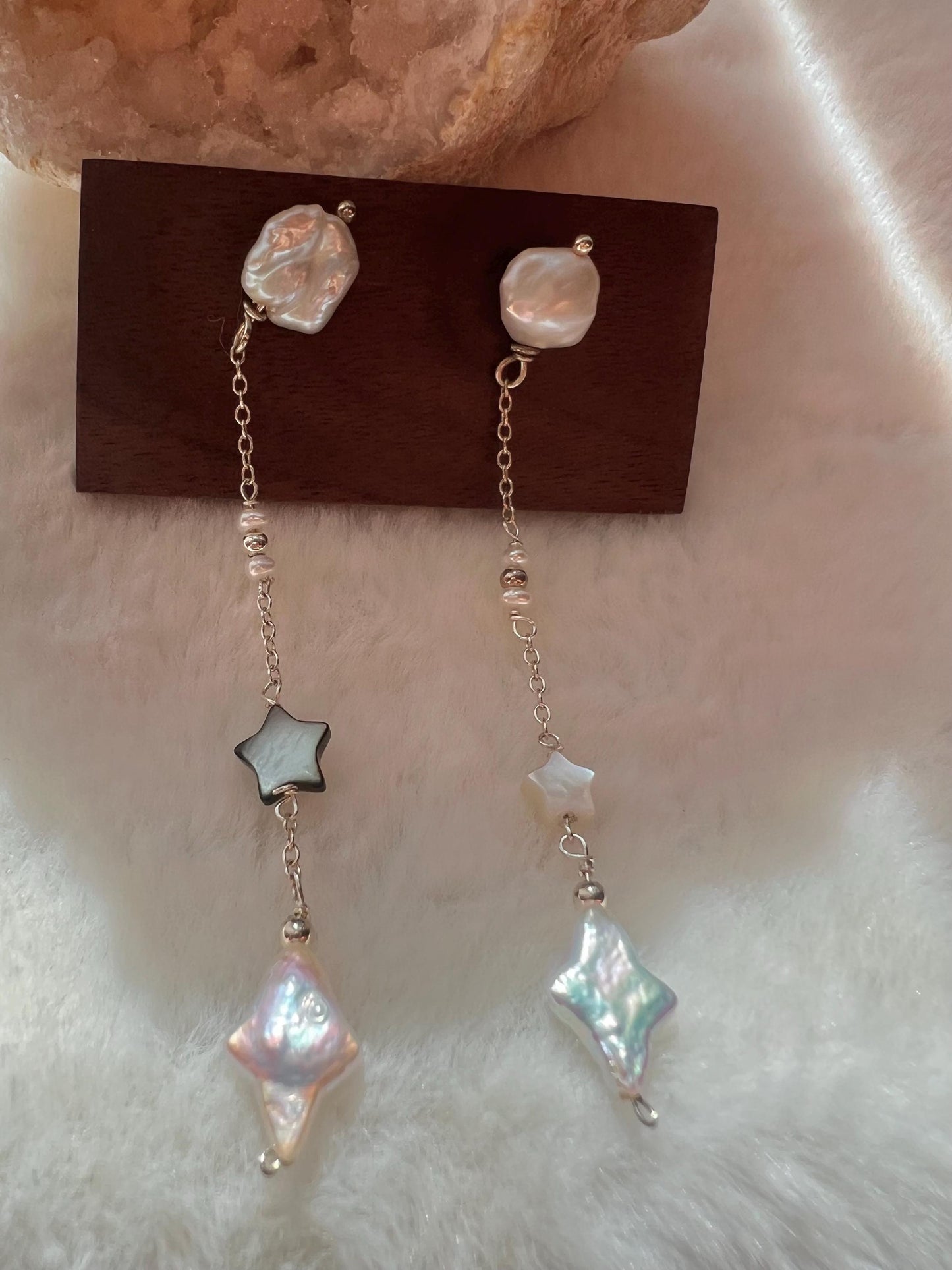 Freshwater baroque pearl long dangle star earrings. Dainty pearl earring. Minimalist pearl earrings. Elegant earring. Wedding earrings