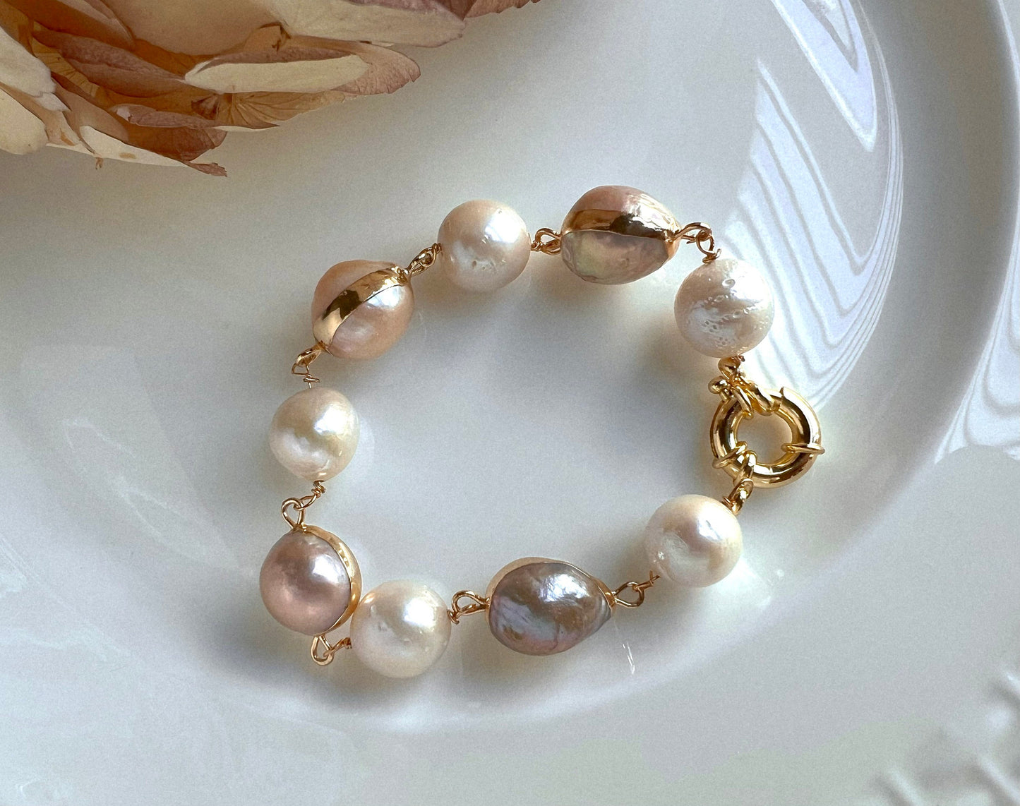 Vintage style freshwater pearl bracelet. Multiple-col freshwater baroque pearl bracelet. Chunky bracelet. Adorable bracelet. Boho