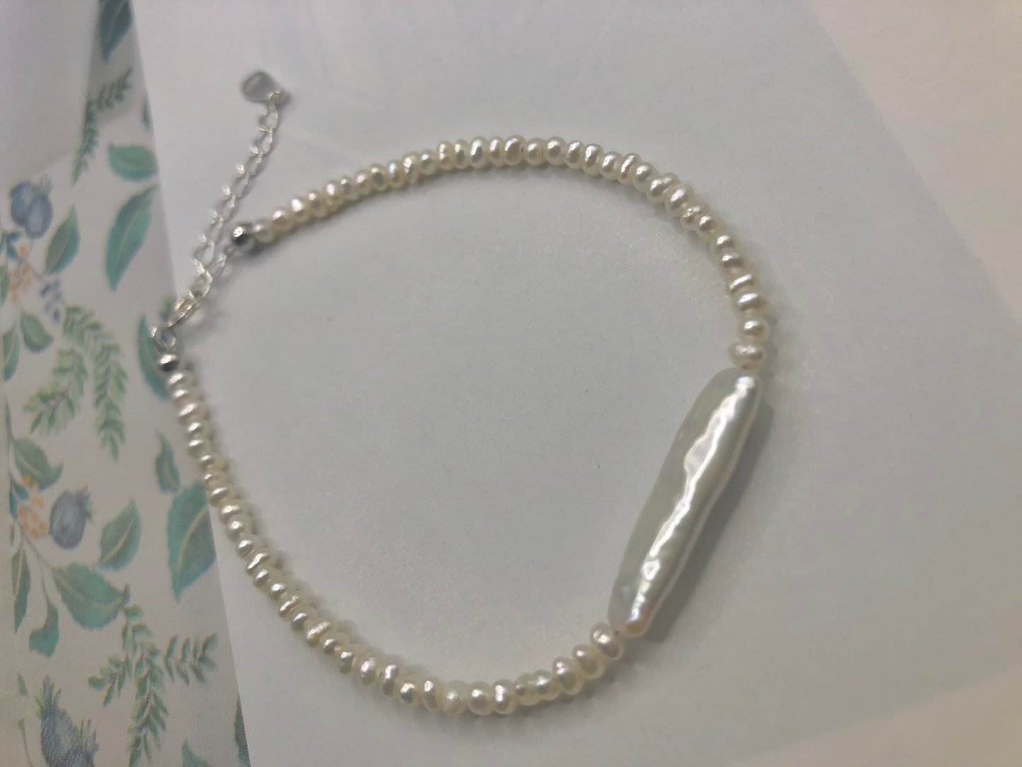 Freshwater pearl bracelet. Chic bracelet. Keshi pearl bracelet. Multiple-shape pearl bracelet. Wedding pearl bracelets. Gift for her.