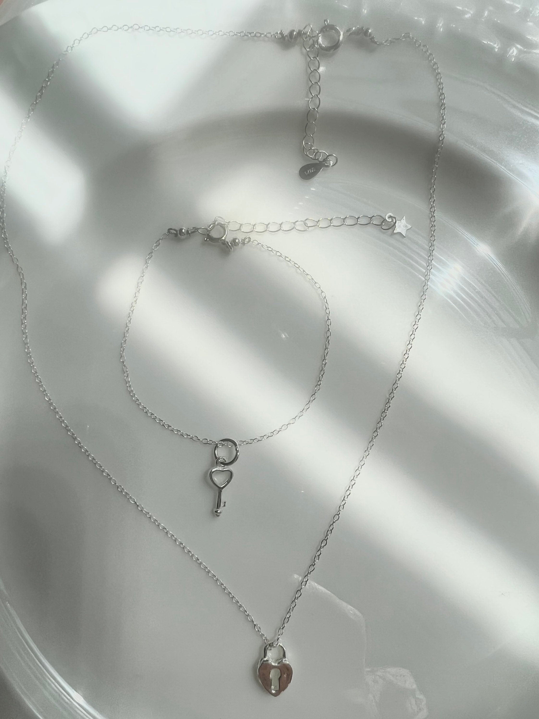 925 sterling sliver Key lock bracelet/necklace. Love lock and key necklace. Sterling Silver minimalist necklace. Contemporary Design.