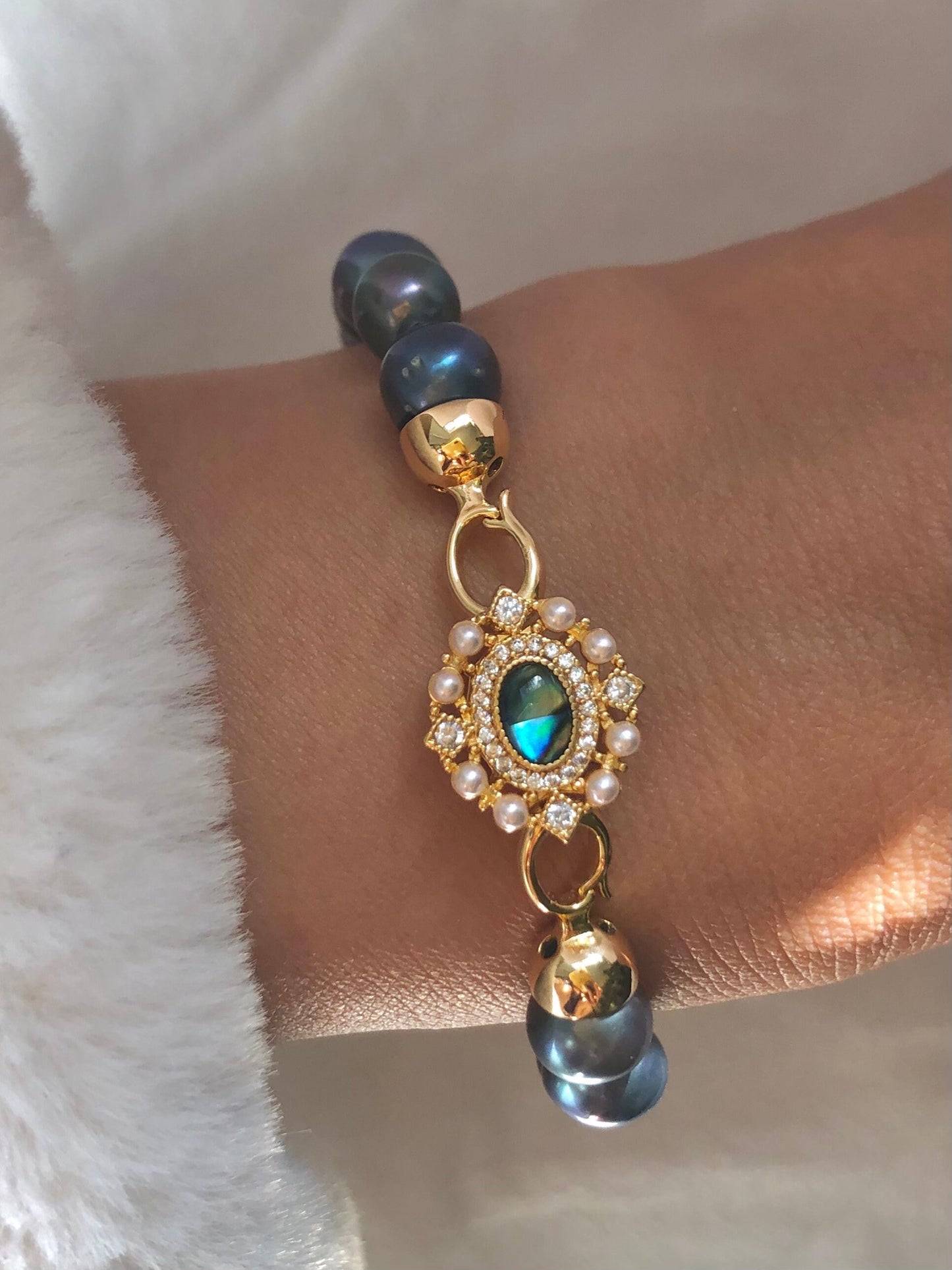 High luster Freshwater peacock pearl Vintage bracelet. Art Deco bracelet. Delicate bracelet. Gift for her