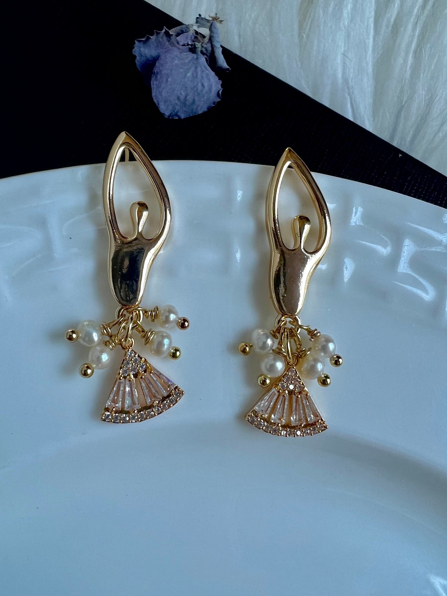 Gold twinkle fan genuine pearl ballerina earrings. Dainty pearl earrings. Vintage style earrings. Bridal boho wedding ballet earrings.