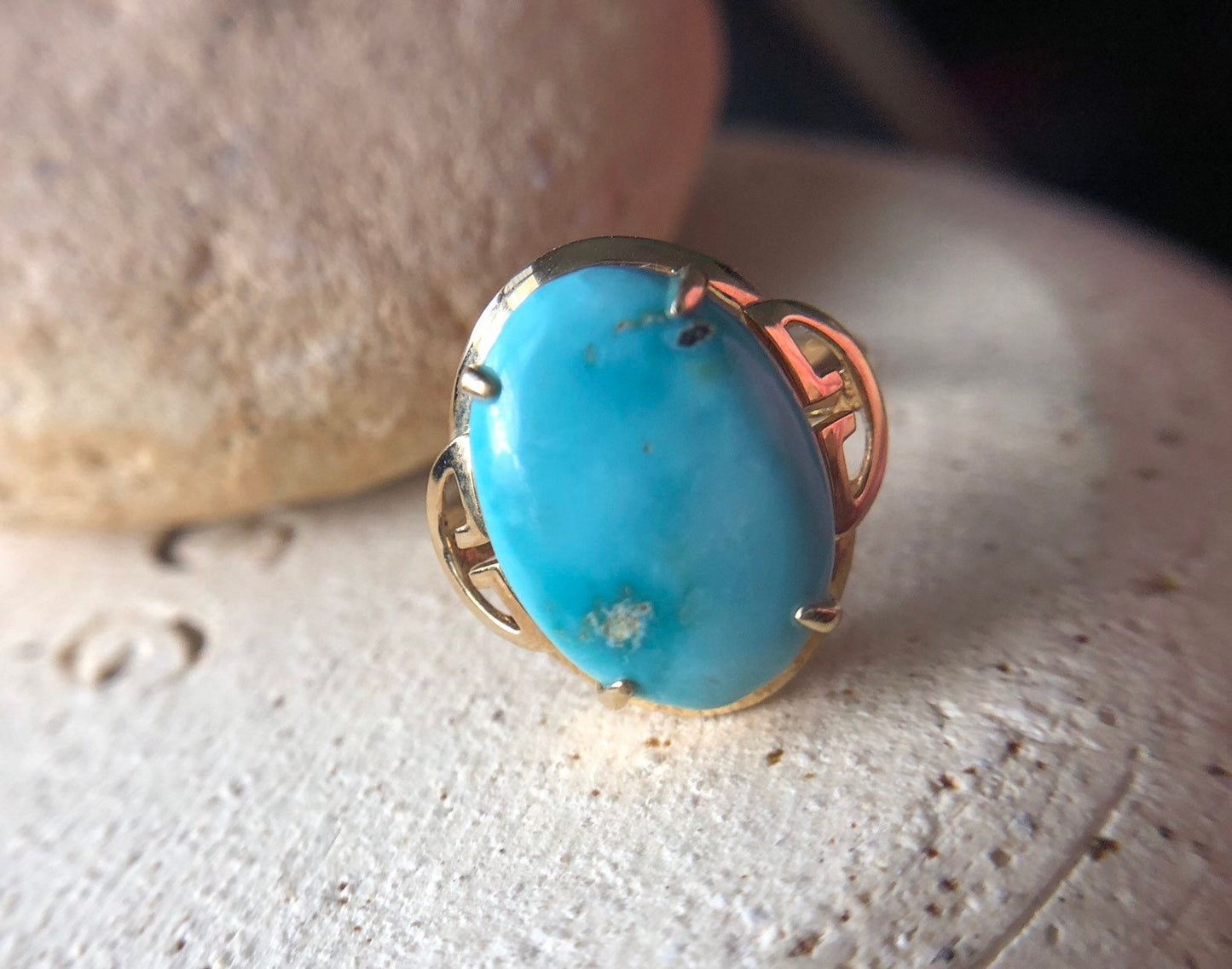 18K solid gold natural turquoise oval  ring. Turquoise ring. December Brithstone. Solid 18K Gold Turquoise ring.