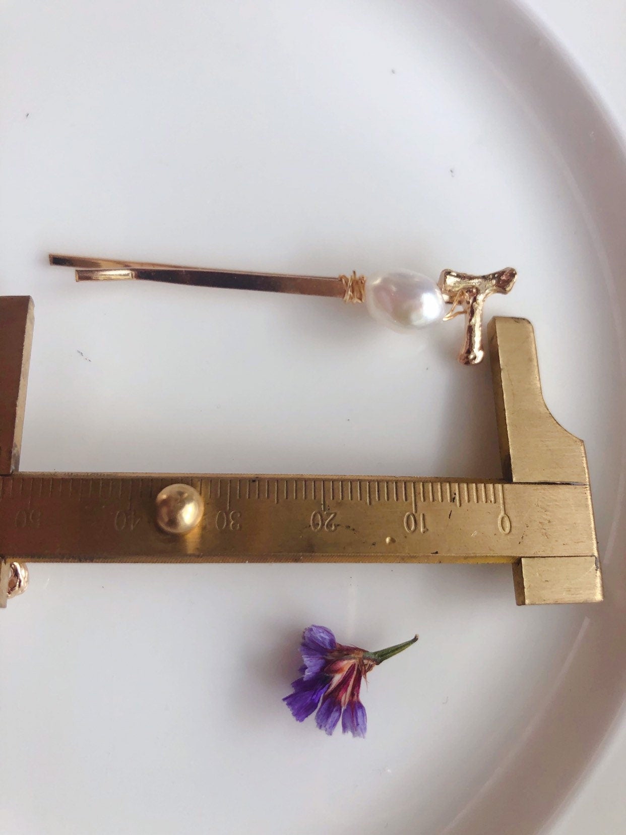 Personalized Genuine Baroque pearl hair clip. Customized pearl barrette clip. Handmade pearl hair accessories. Pearl hair clasp. Hair slides