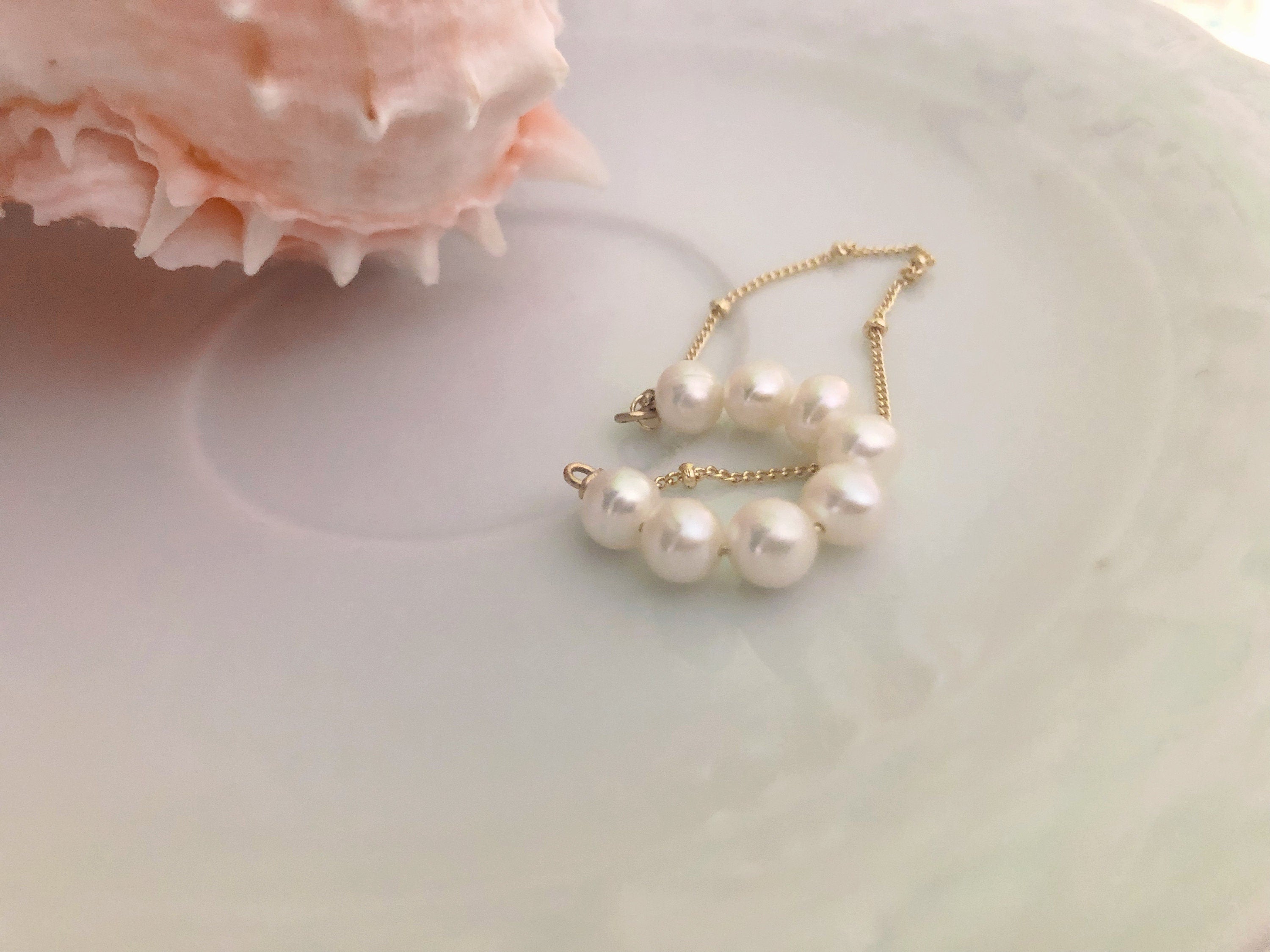 Genuine pearl ear cuffs. Streetwear earrings. Simple ear cuff. Ear cuff no piercing. Dangle chain cuff. Statement ear cuff