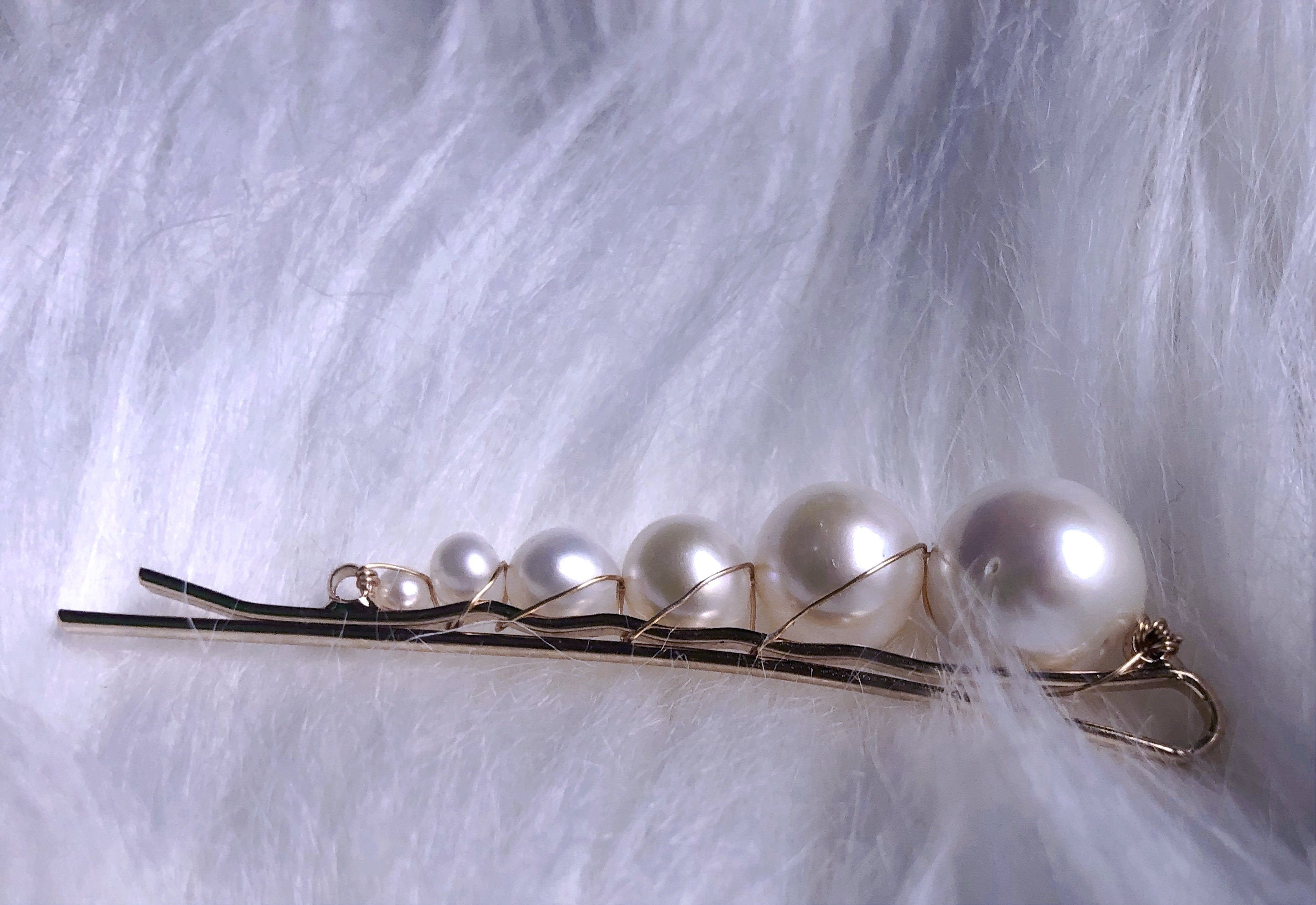 Genuine freshwater pearl hair clip. Pearl barrette clip. Pearl hair clasp. Hair slides. Wedding hair accessories
