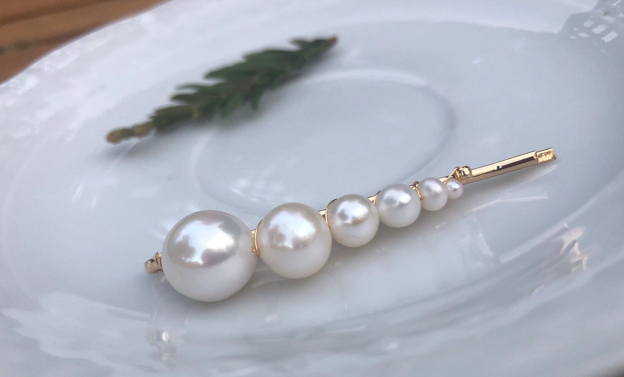 Genuine freshwater pearl hair clip. Pearl barrette clip. Pearl hair clasp. Hair slides. Wedding hair accessories