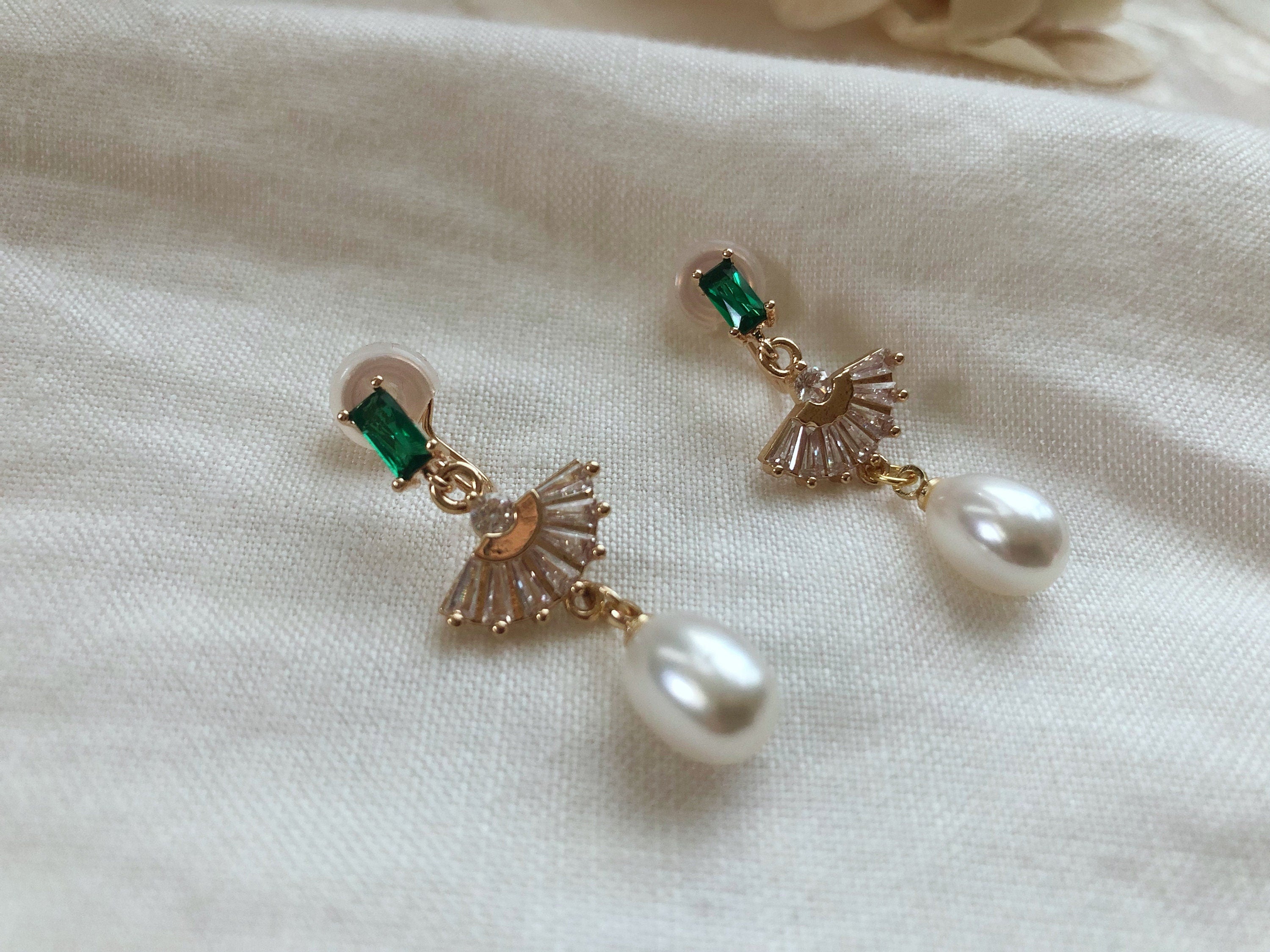 14K gold Freshwater pearl clip on drop earring. No pain pearl ear clip. Comfortable Non pierced ear clip. Dainty ZC fan earring.