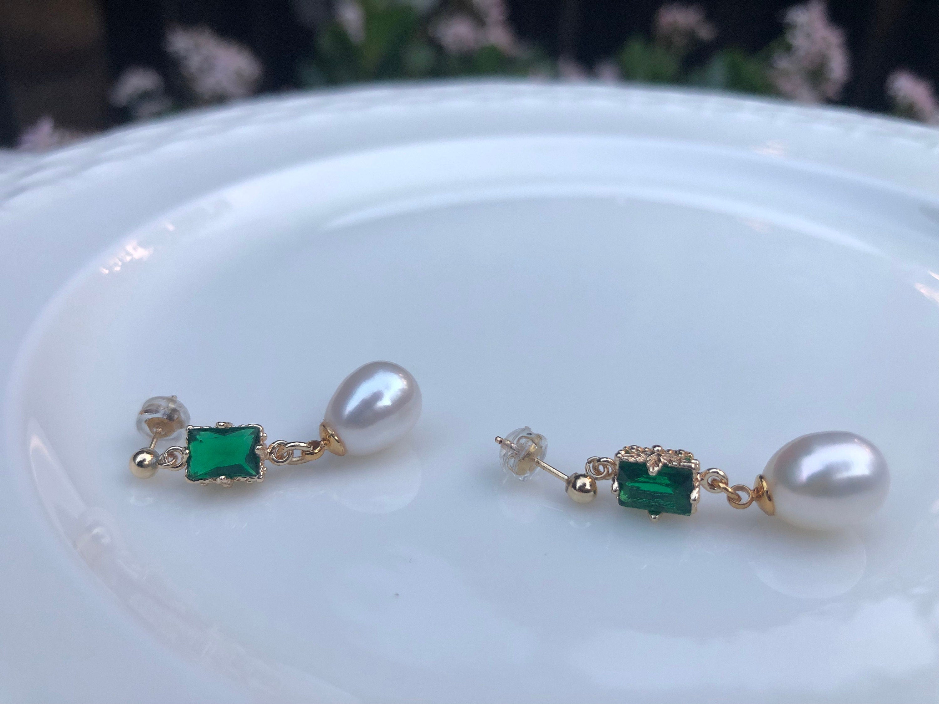 14K gold Freshwater pearl clip on drop earring. No pain pearl ear clip. Comfortable Non pierced ear clip. Dainty ZC fan earring.
