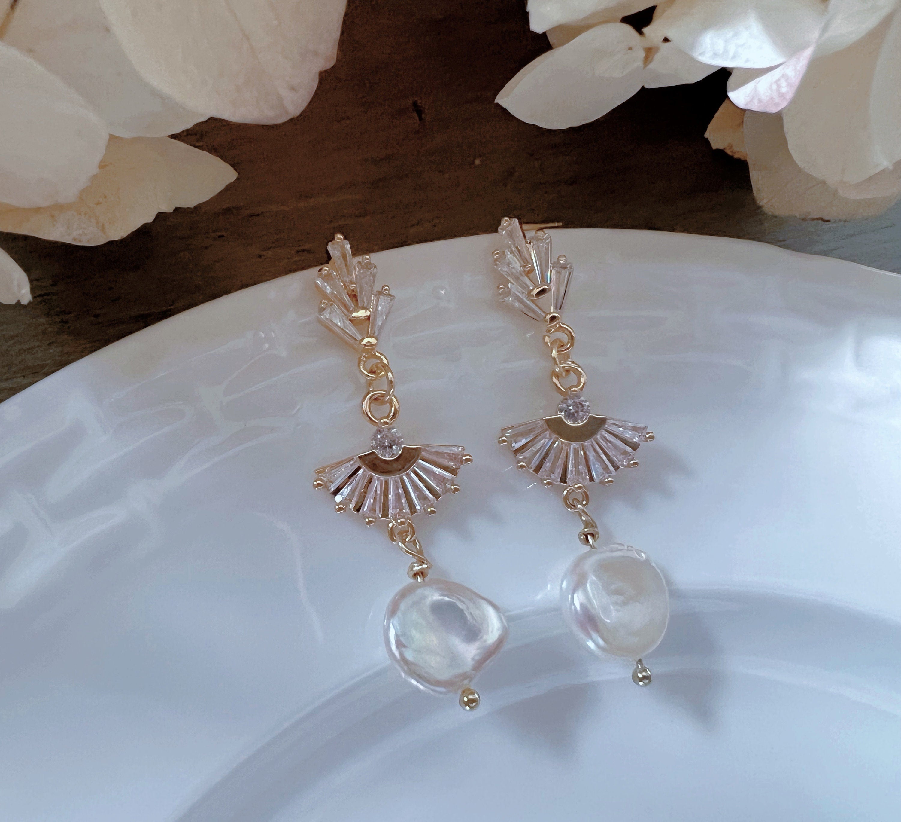 Freshwater baroque pearl earrings. Art Deco earring. Fan earrings. Boho wedding earrings. June birthstone. Real pearl earrings. Gift for her
