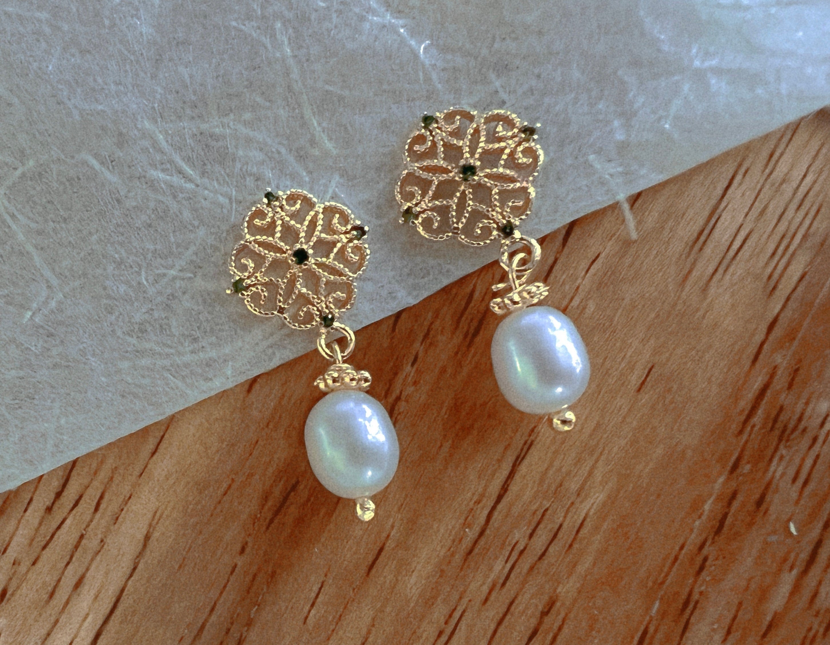 Genuine Freshwater pearl elegant dainty earring. Chic France style dangle earring. Minimalist earring. dangle earring. Real pearl earring
