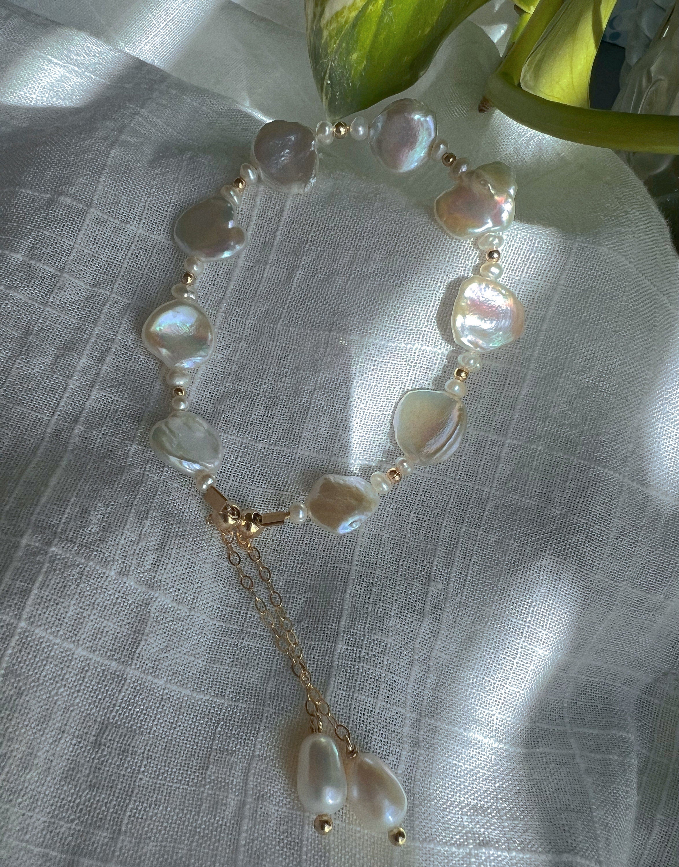 14K gold filled High quality luster baroque AAAA Keshi pearl Top bracelet. Metallic reflection bracelet. Minimalist bracelet. Gift for her.