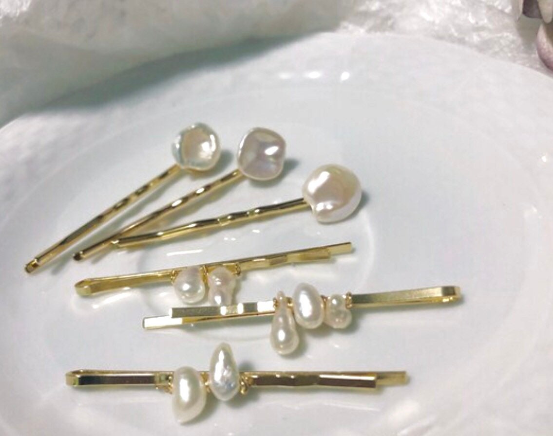 Genuine Baroque pearl single hair clip. Natural  pearl barrette clip. Handmade pearl hair accessories. Pearl hair clasp. Hair slides