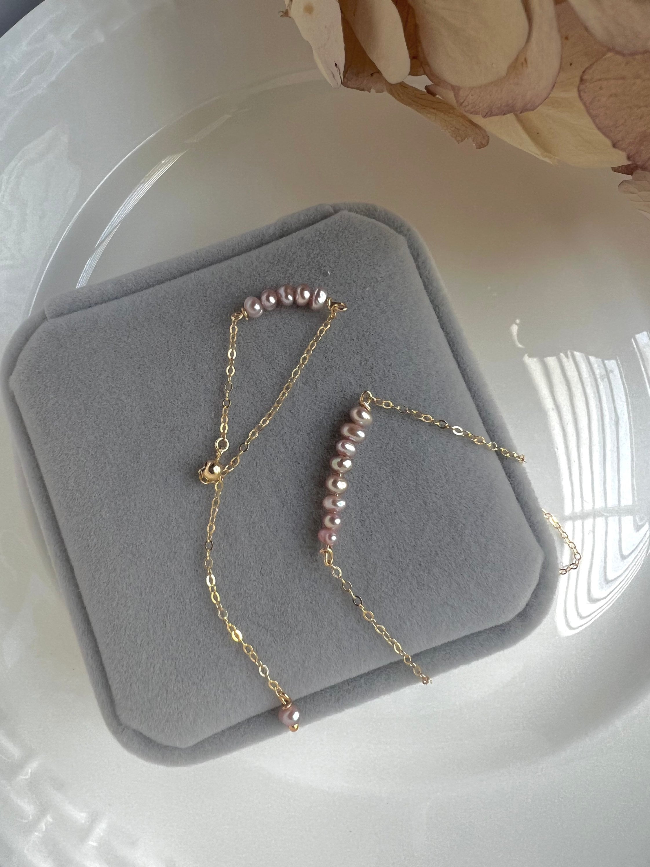 14K gold filled Genuine tiny white/purple freshwater pearl bracelet. minimalist bracelet. Luster pearl bracelet. Bridesmaid gift. Dainty