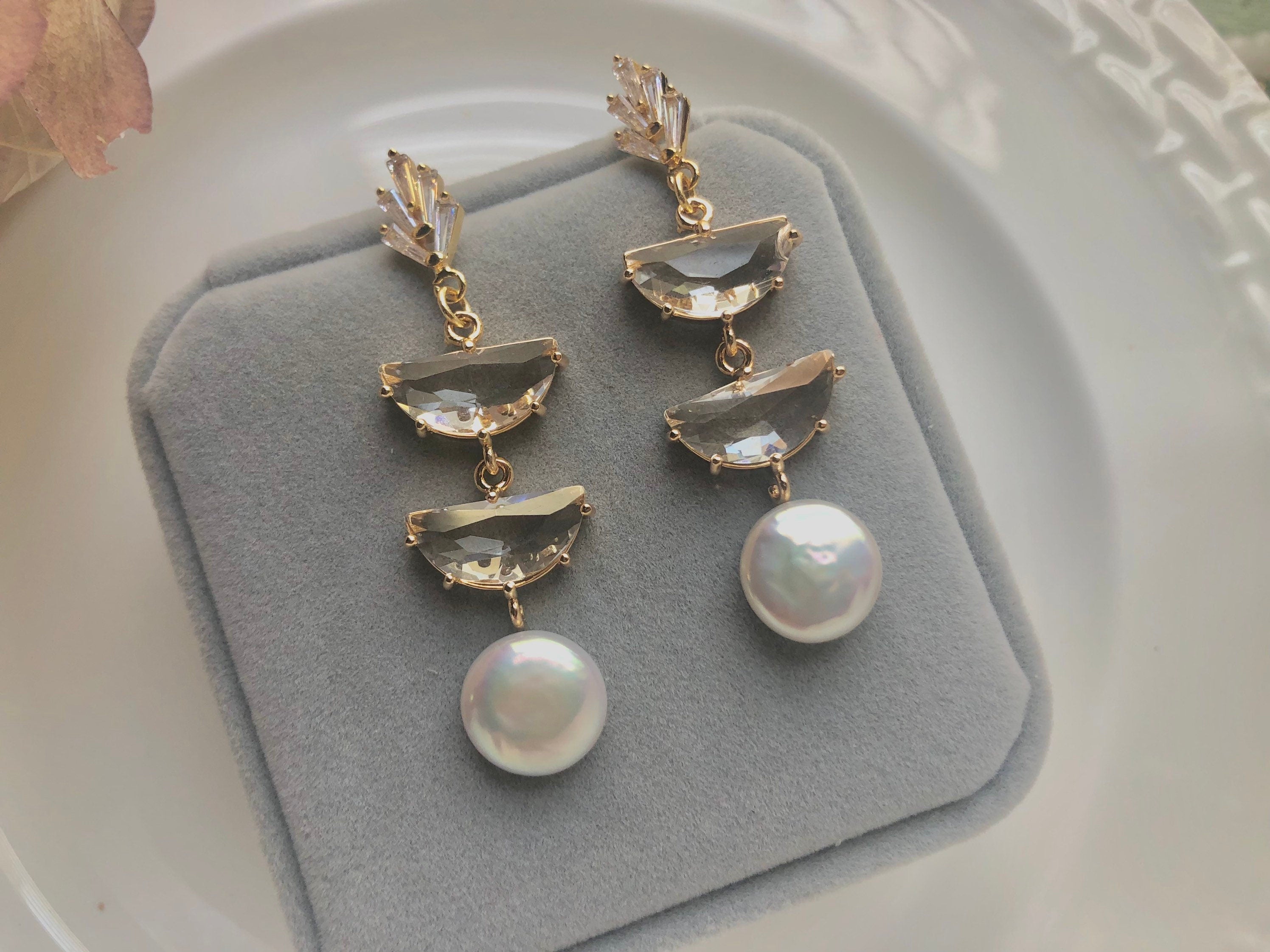 Wren freshwater pearl earrings. Bridal earrings. Modern pearl earrings. Art Deco earrings. Long dangle earrings. Crystal earring. Wedding