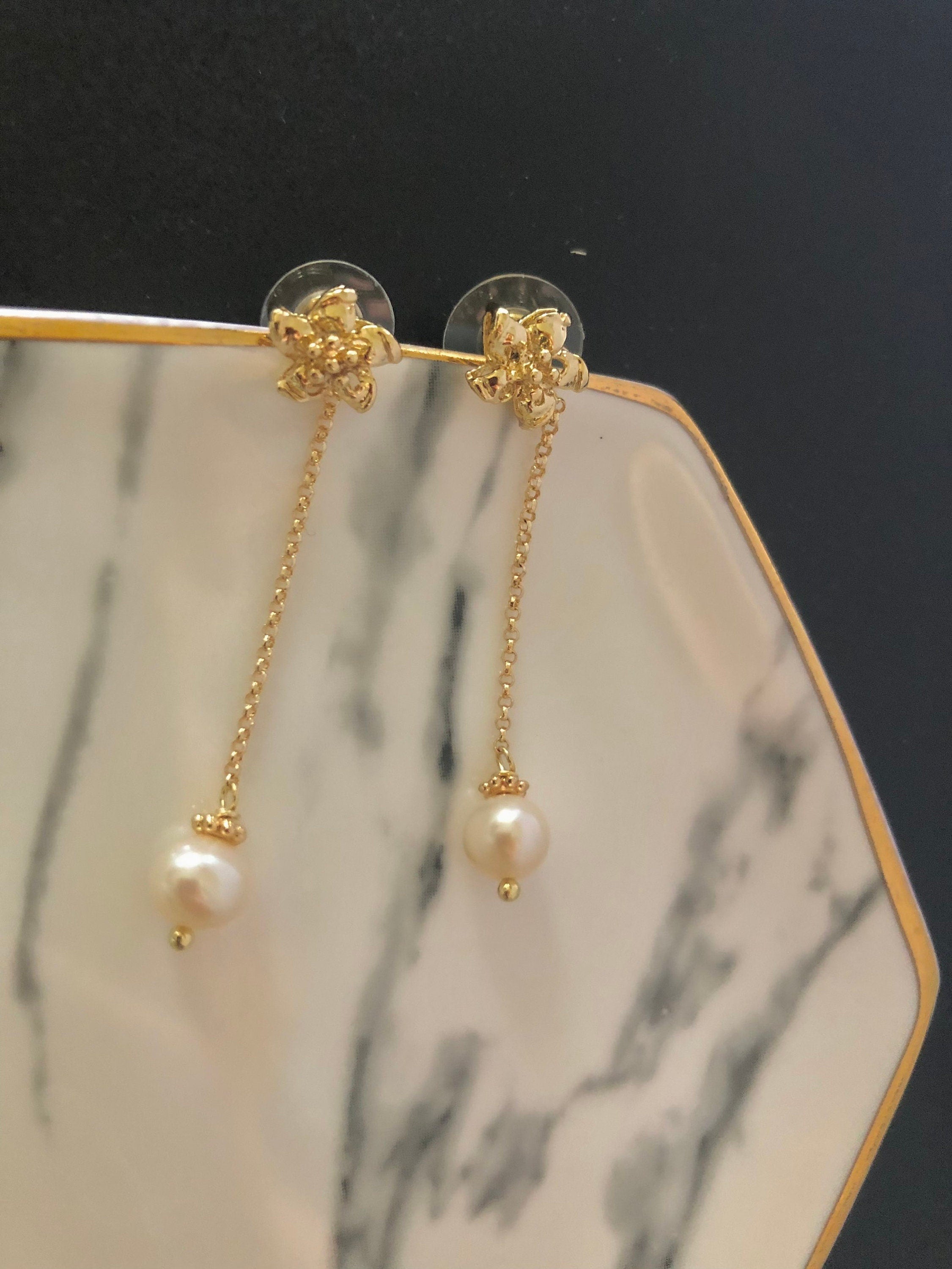 Freshwater pearl dangle earrings. Two ways wear earrings. Floral stud earrings. Elegant earrings. Gift for her.