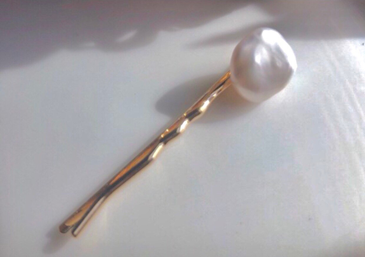 Genuine Baroque pearl single hair clip. Natural  pearl barrette clip. Handmade pearl hair accessories. Pearl hair clasp. Hair slides