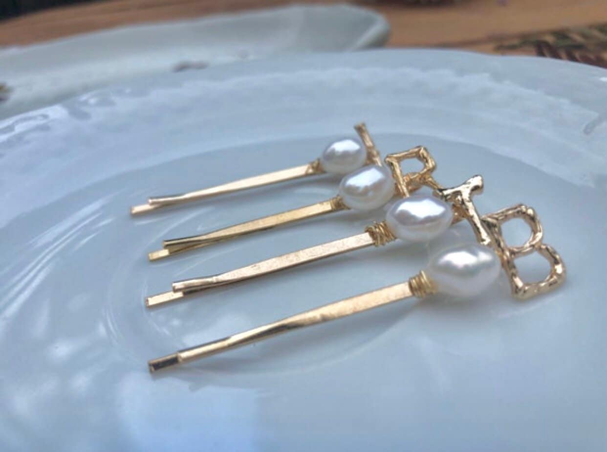 Personalized Genuine Baroque pearl hair clip. Customized pearl barrette clip. Handmade pearl hair accessories. Pearl hair clasp. Hair slides