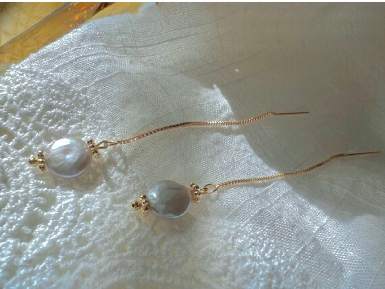Genuine freshwater coin pearl dangle threader earring. minimalist earring. Statement pearl earring. Vintage earrings. anniversary gifts