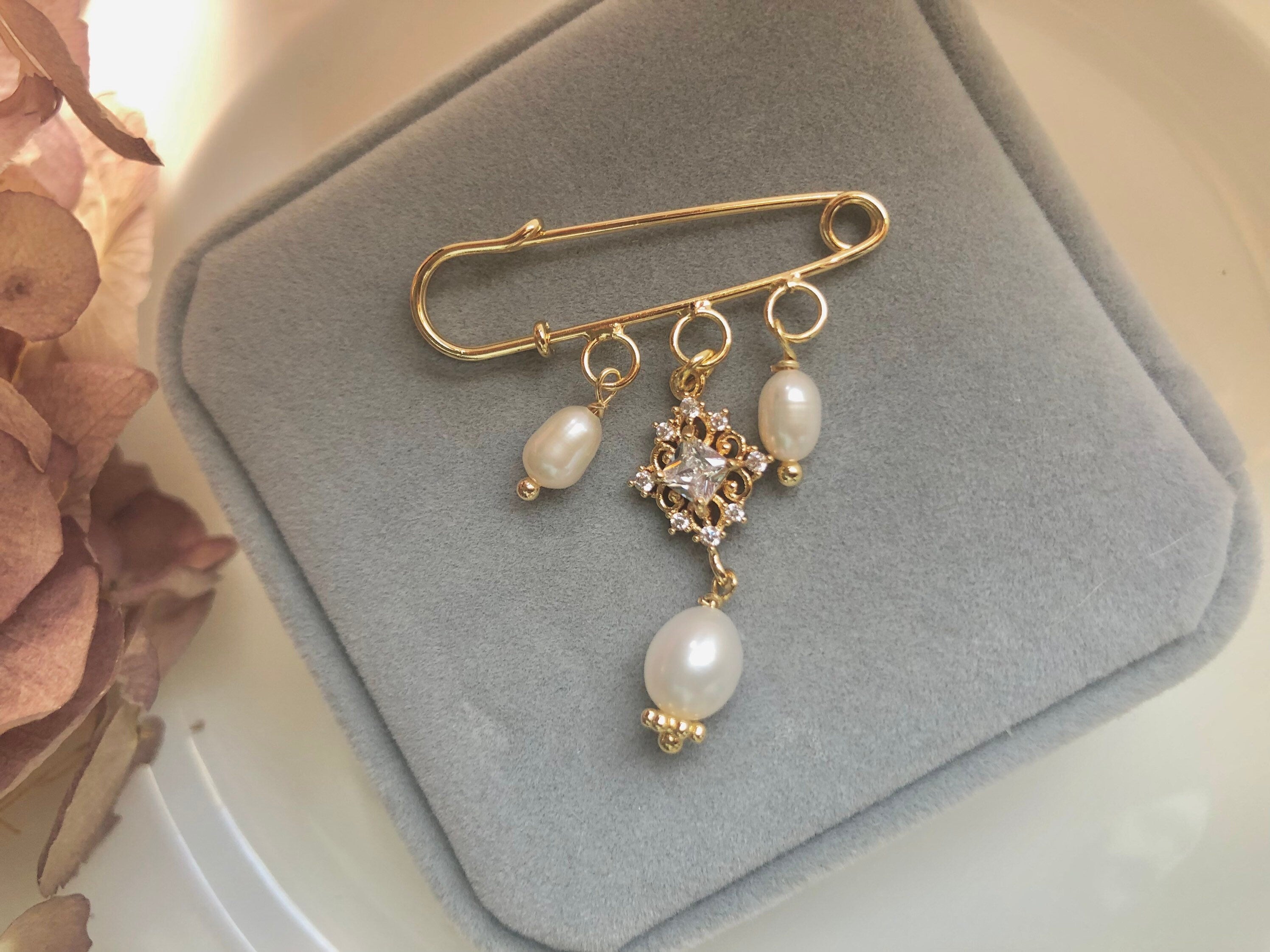 High quality luster Freshwater baroque pearl Safety pin brooch. Dangle zircon pin brooch. 18K gold plated genuine pearl pin.