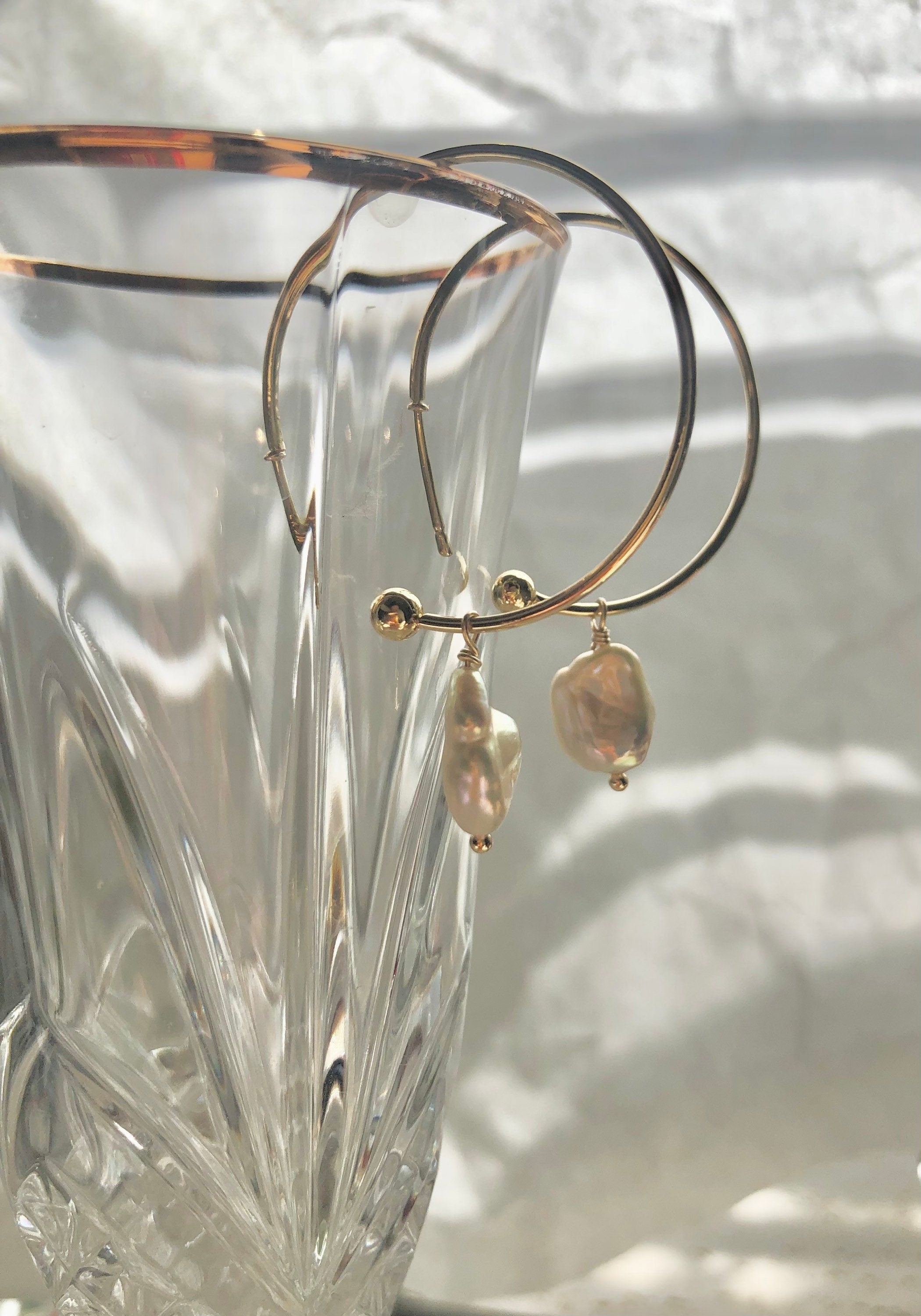 Freshwater baroque keshi pearl hoops earrings boho bridal earrings . Chic pearl earrings. Pearl Huggie earrings. Baroque pearl hopps.