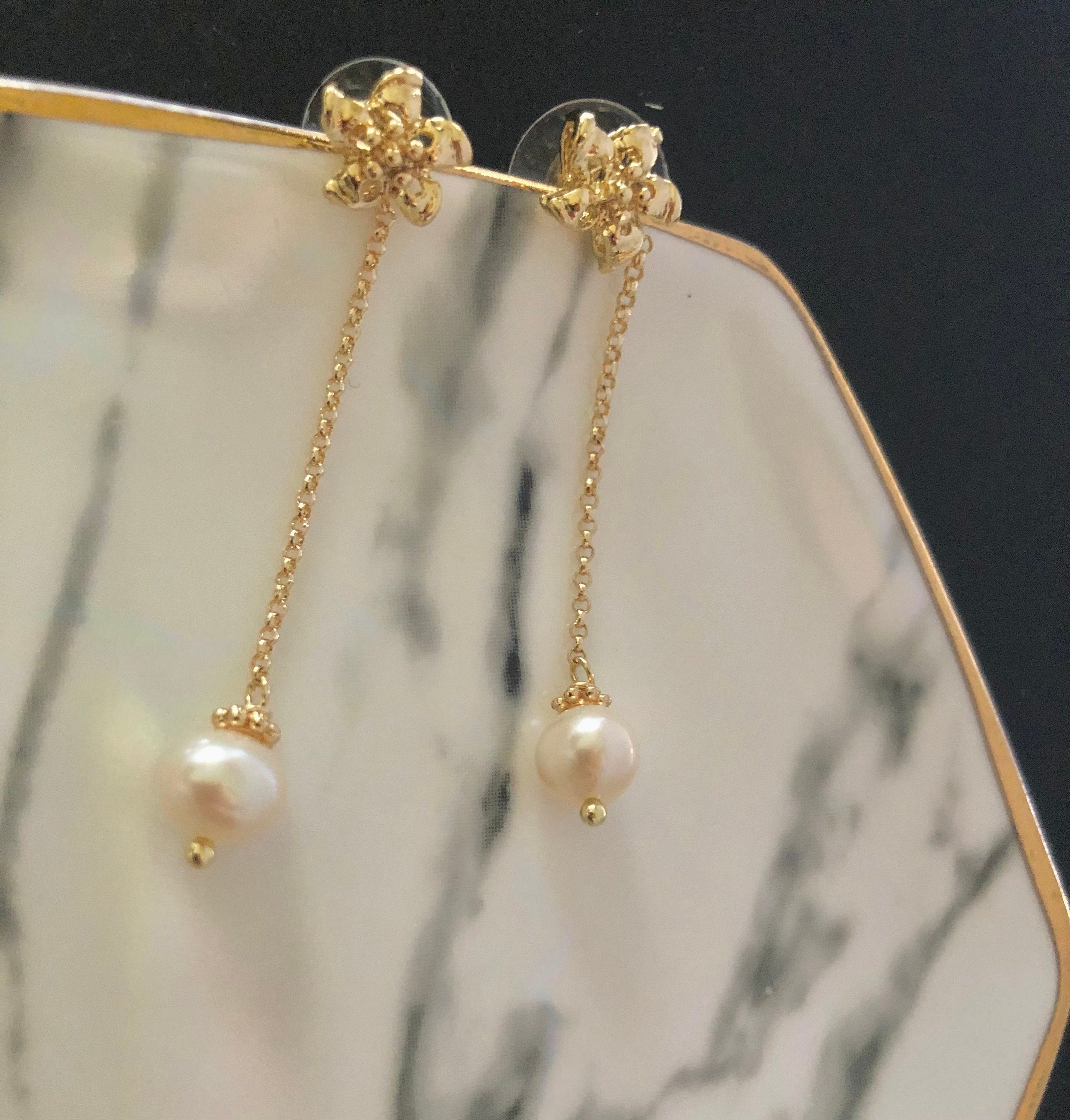 Freshwater pearl dangle earrings. Two ways wear earrings. Floral stud earrings. Elegant earrings. Gift for her.
