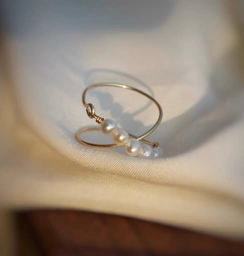 14K gold filled wire wrapped freshwater pearl dainty double twisted ring. Elegant pearl ring. Bridesmaid gift. Gift for her