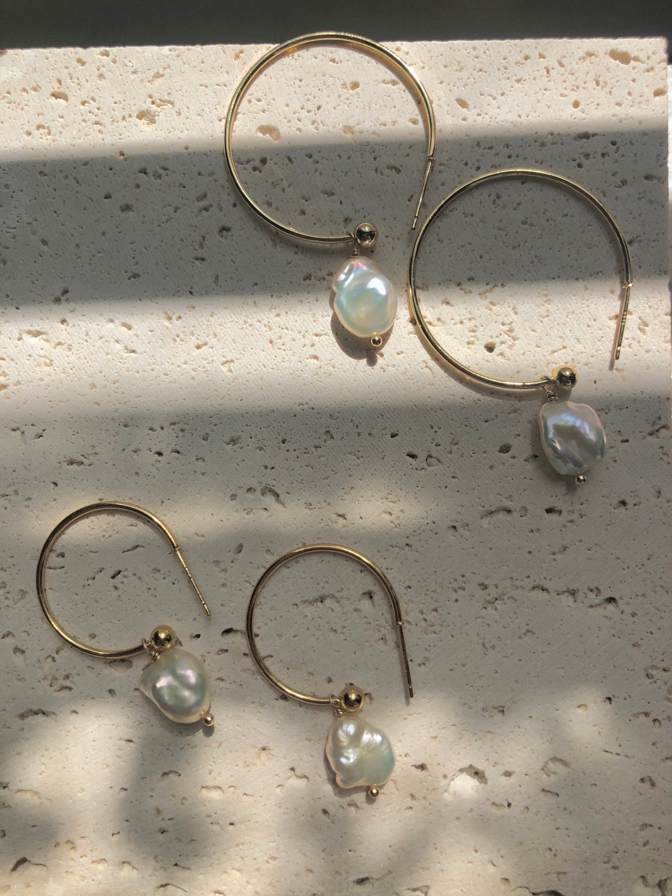 Freshwater baroque keshi pearl hoops earrings boho bridal earrings . Chic pearl earrings. Pearl Huggie earrings. Baroque pearl hopps.