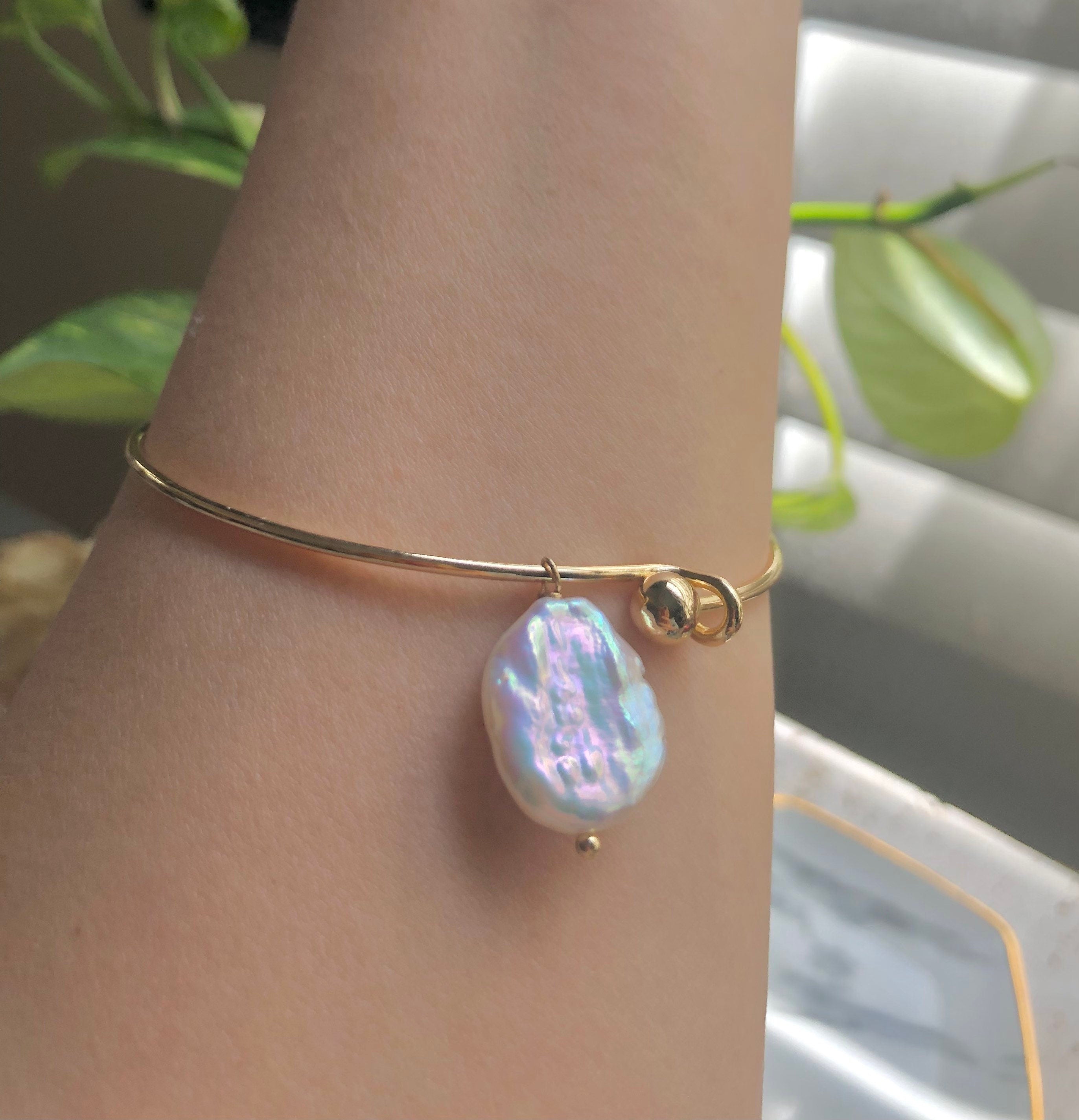 Freshwater pearl high luster big keshi pearl dangle gold bangle/bracelet. Coin bracelet. Screw bracelet. Minimalist bracelet/bangle. Bridal