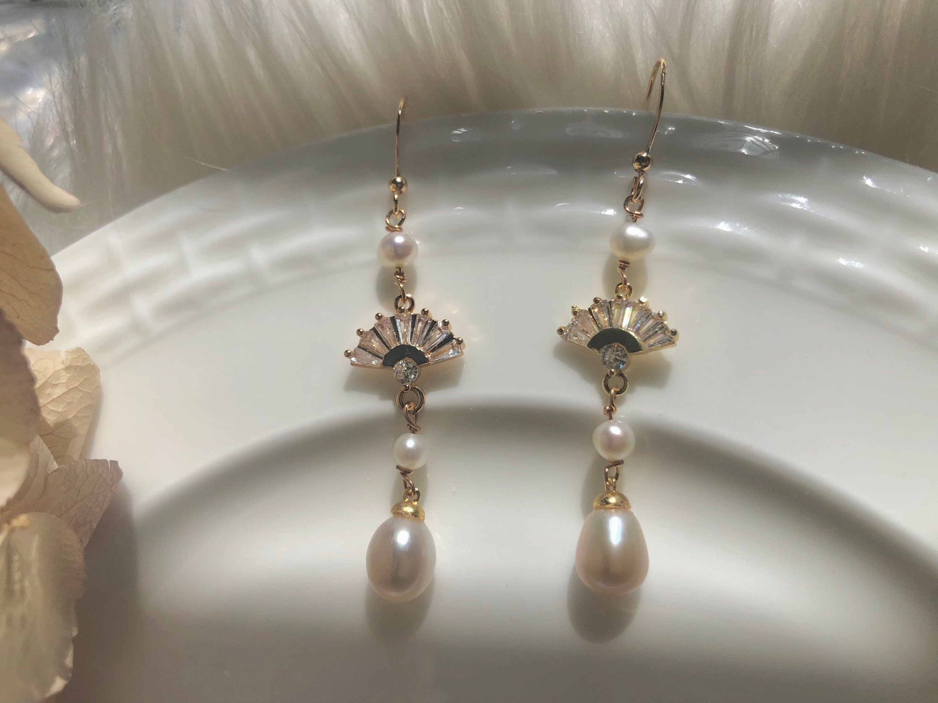 Cubic Zirconia Bridal freshwater pearl Earrings. Wedding earrings. Bridesmaid gift. Freshwater Pearl fan shapes drop earrings.