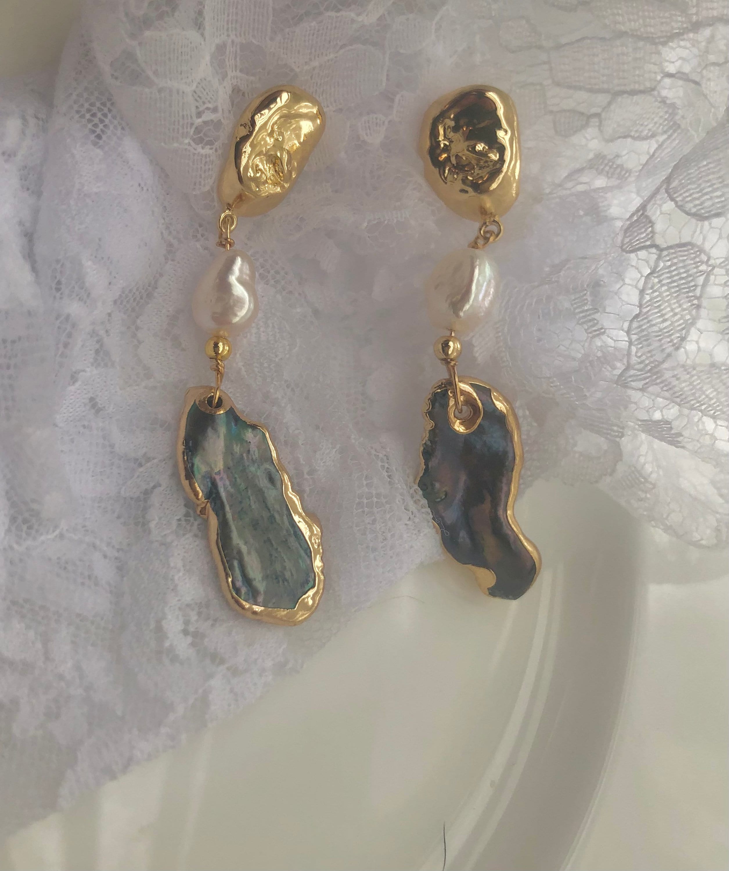 Freshwater multiple-color Baroque Keshi Pearls Stud Earring. Natural FreshwaterPearls Dangle. Gold Pearl Drop Jewelry Stud. Modern Eardrop.