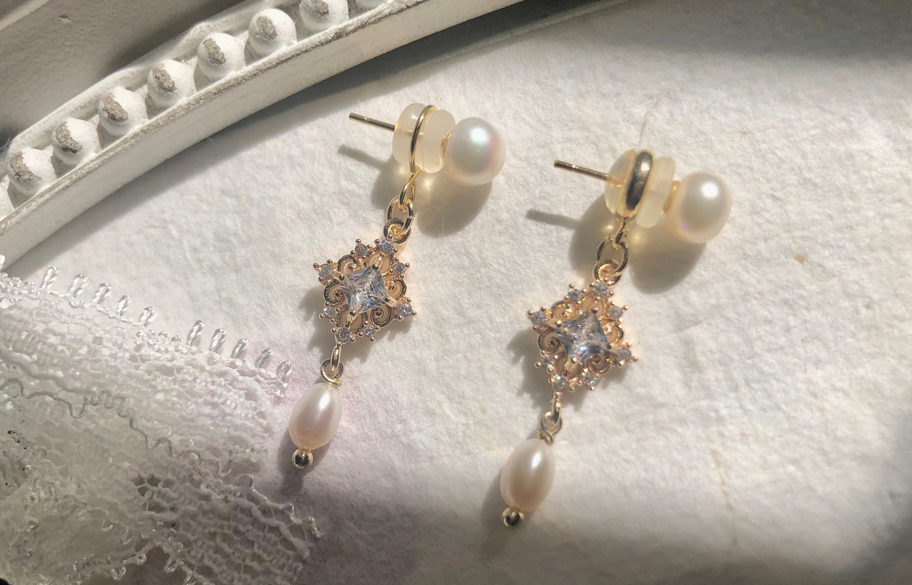 Art Deco freshwater pearl two way wearing earrings. Elegant Emerald earrings. Clear fashion floral clip-on earring. Dainty no pain earrings