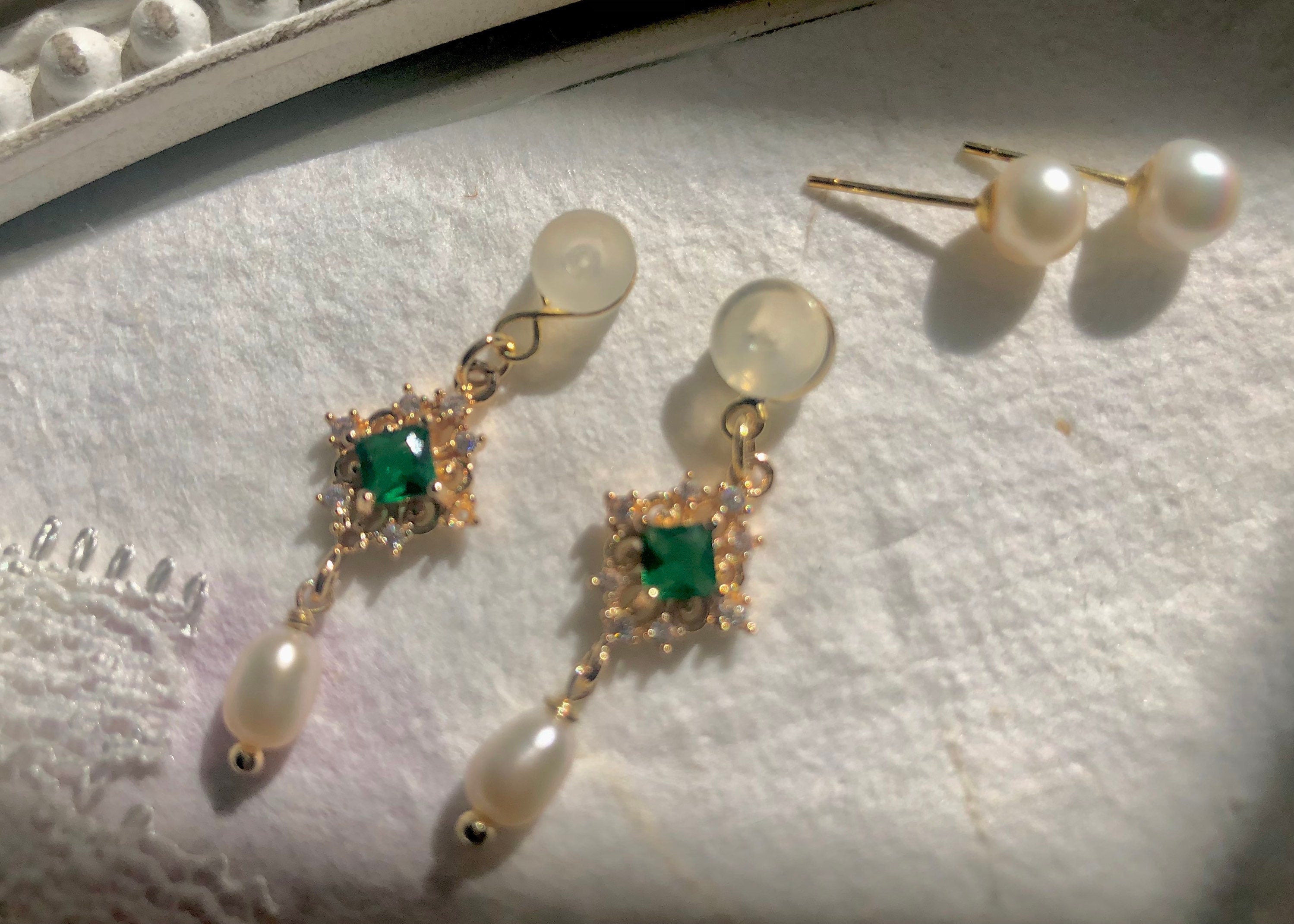 Art Deco freshwater pearl two way wearing earrings. Elegant Emerald earrings. Clear fashion floral clip-on earring. Dainty no pain earrings