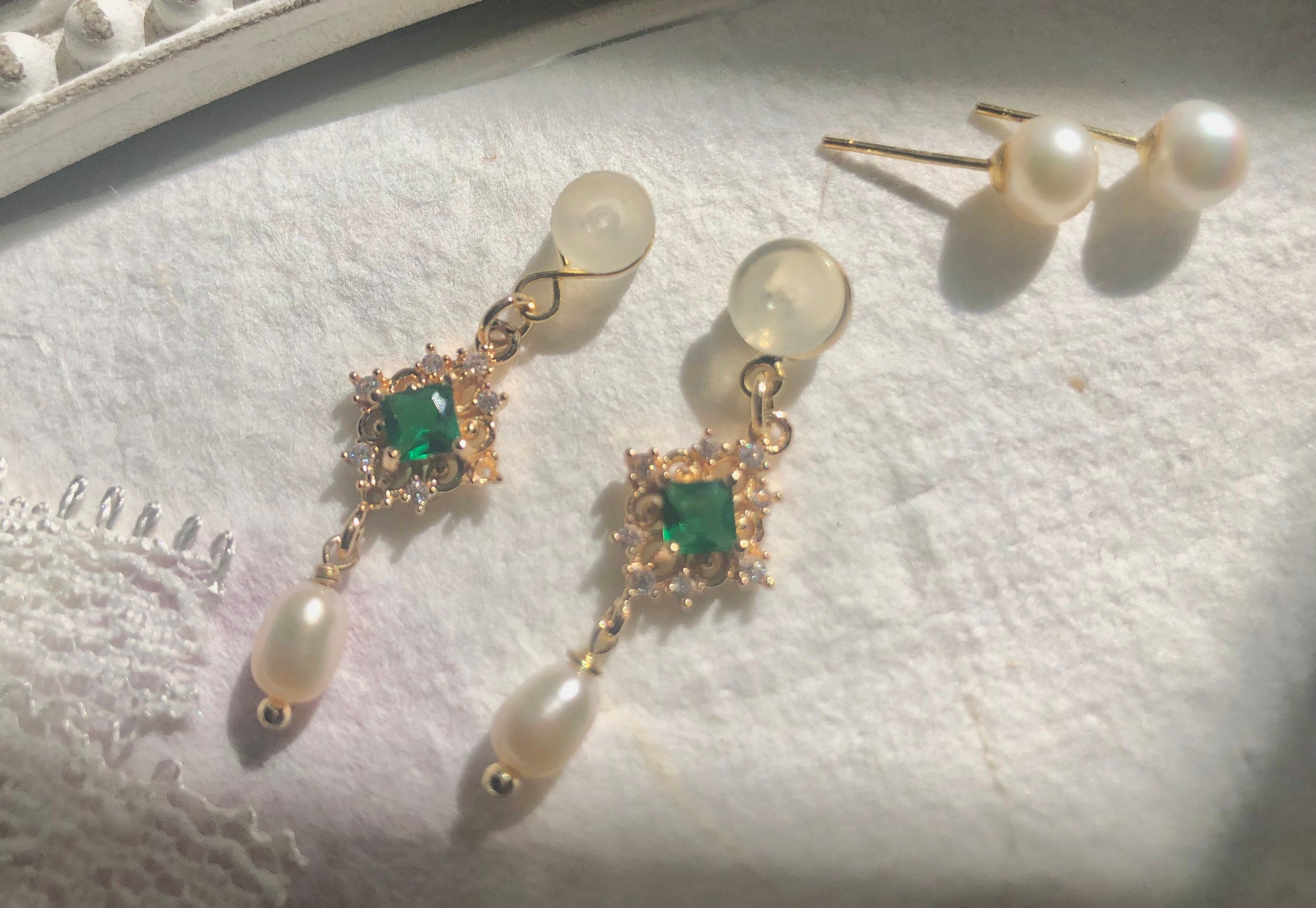 Art Deco freshwater pearl two way wearing earrings. Elegant Emerald earrings. Clear fashion floral clip-on earring. Dainty no pain earrings