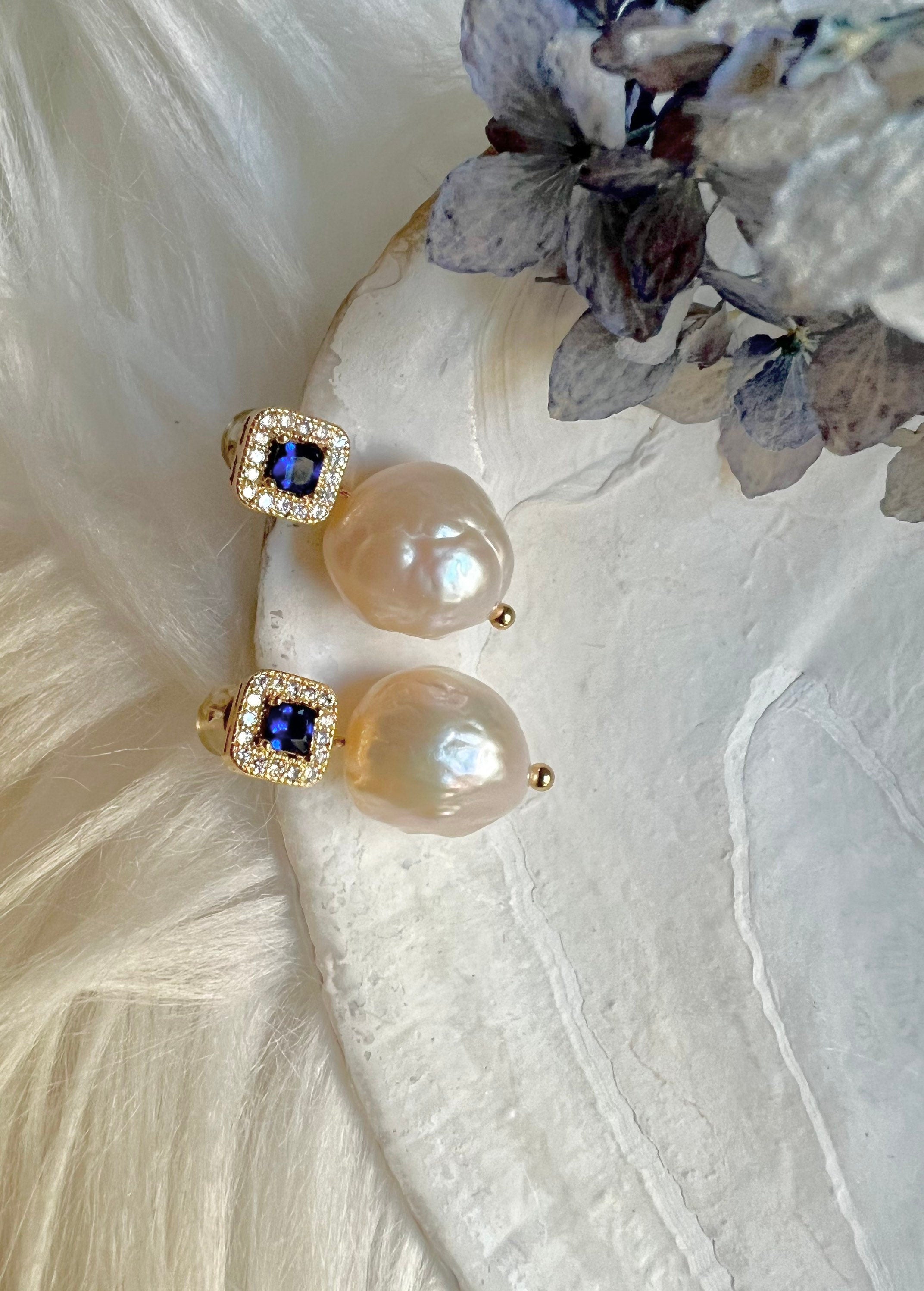 Dainty freshwater pearl 1920s vintage style earring. Gemstone earring. wedding bridal earring. Art Deco pearl earring. Sapphire earrings