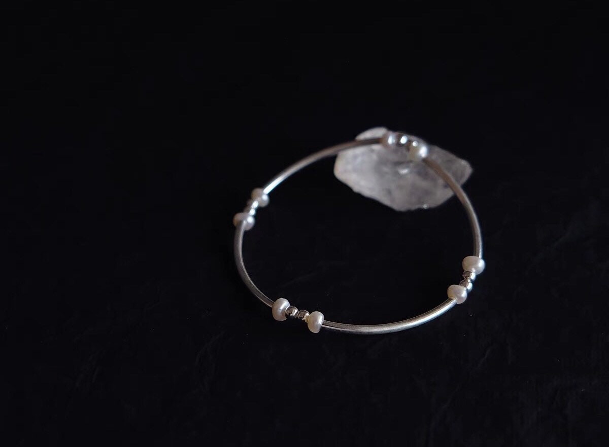 925 sterling silver freshwater pearl Bangle/bracelet. Minimalist bracelet. Adorable bracelet. Boho bracelet