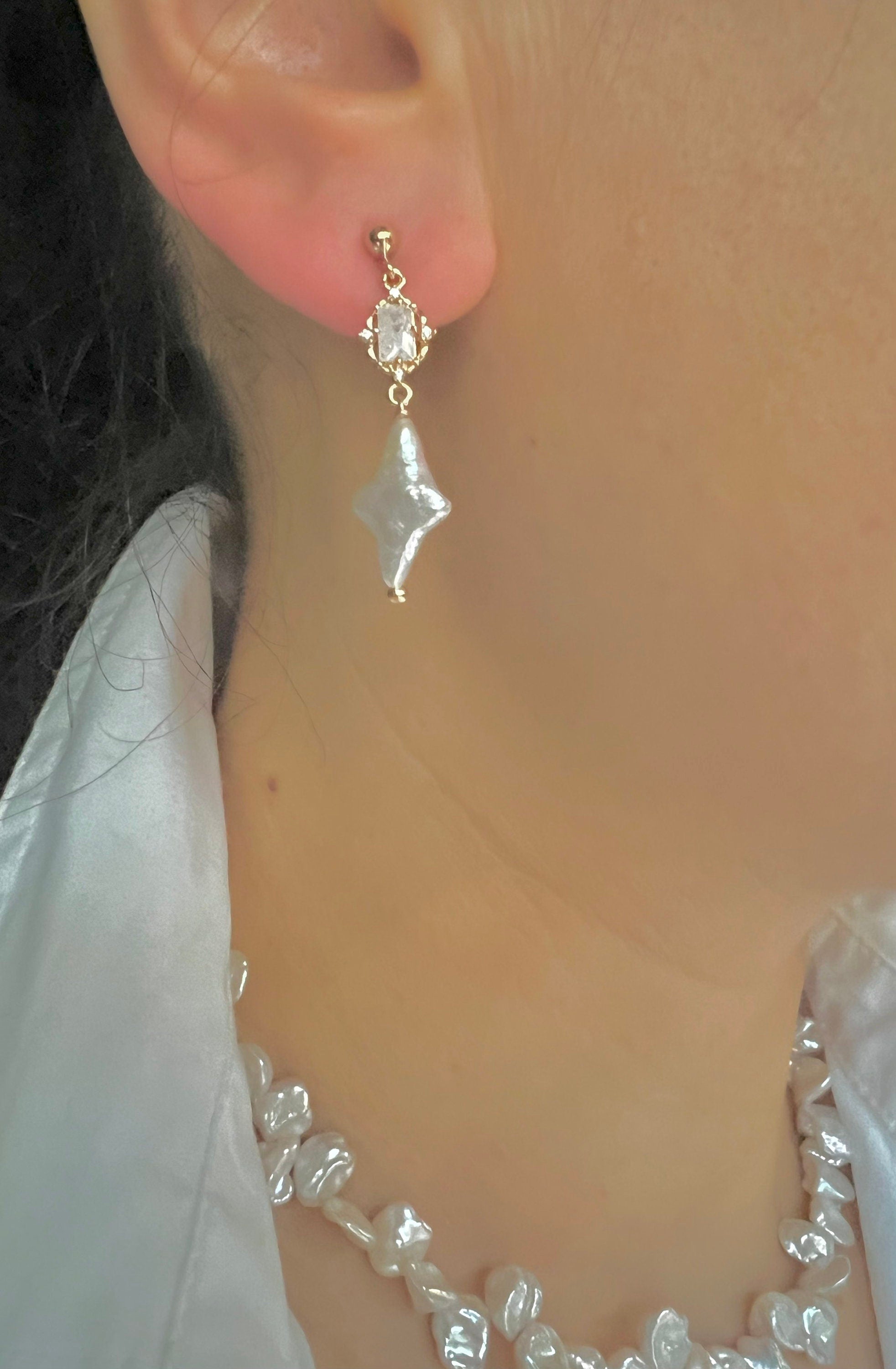 Gold filled High quality luster diamond baroque pearl earrings. Dainty irregular pearl earrings. Vintage filigree earrings. Bridal earrings.