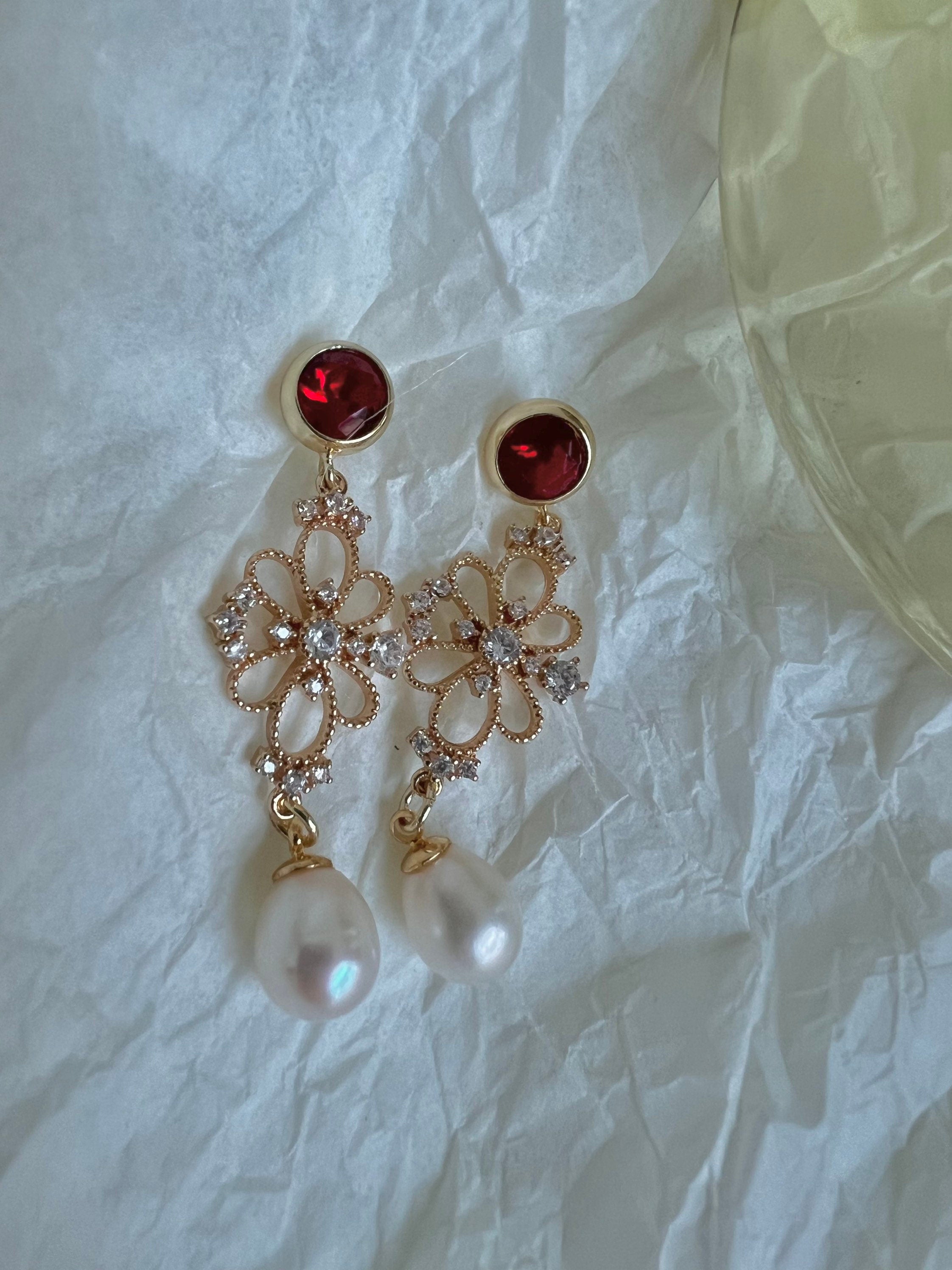 Elegant art deco freshwater pearl dangle earring. Filigree antique earrings. Gemstone earrings. Gift for her.