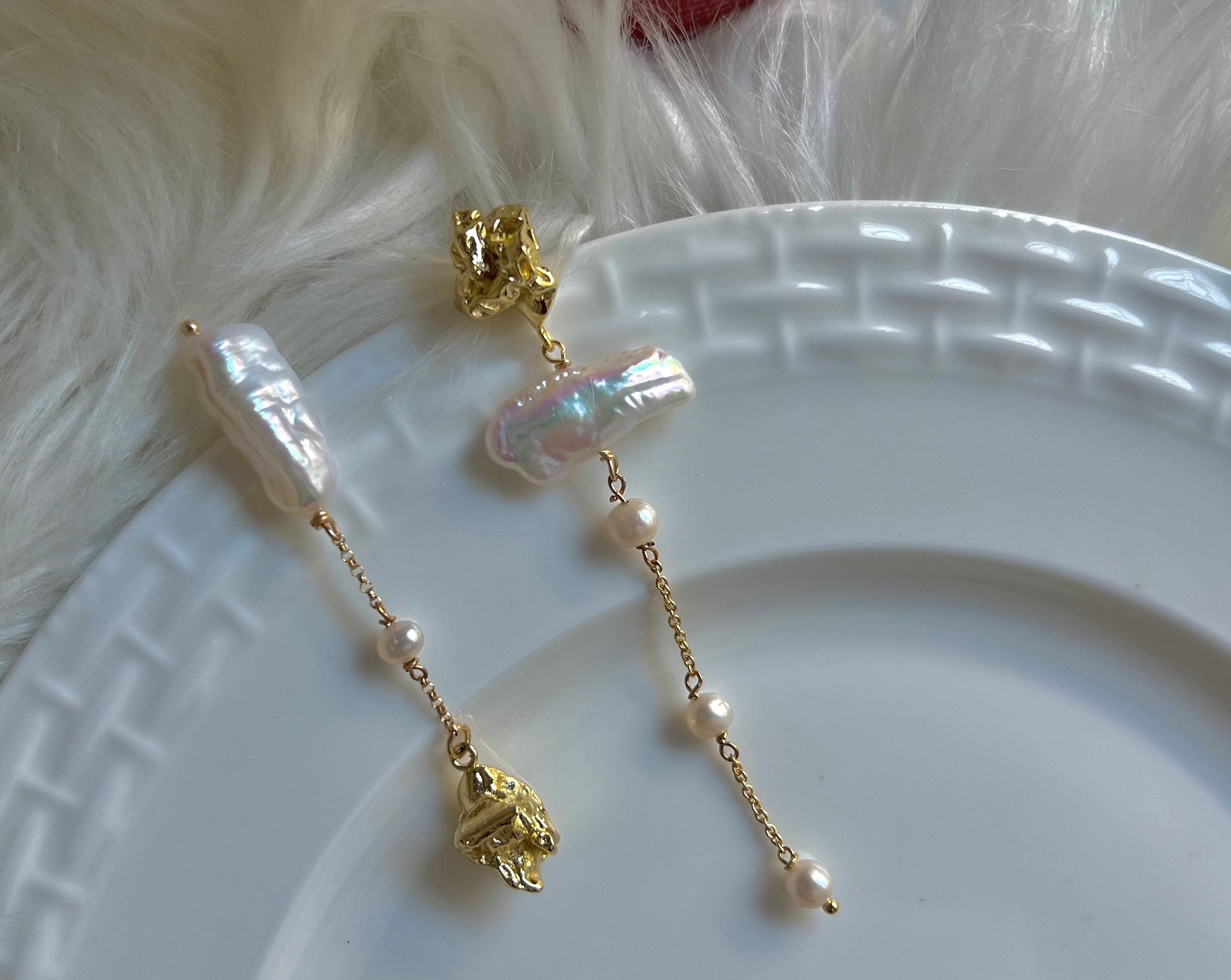 Baroque pearl nugget asymmetry earrings. Boho earrings. keshi pearl earrings. Bridal earrings. Unbalanced earrings.