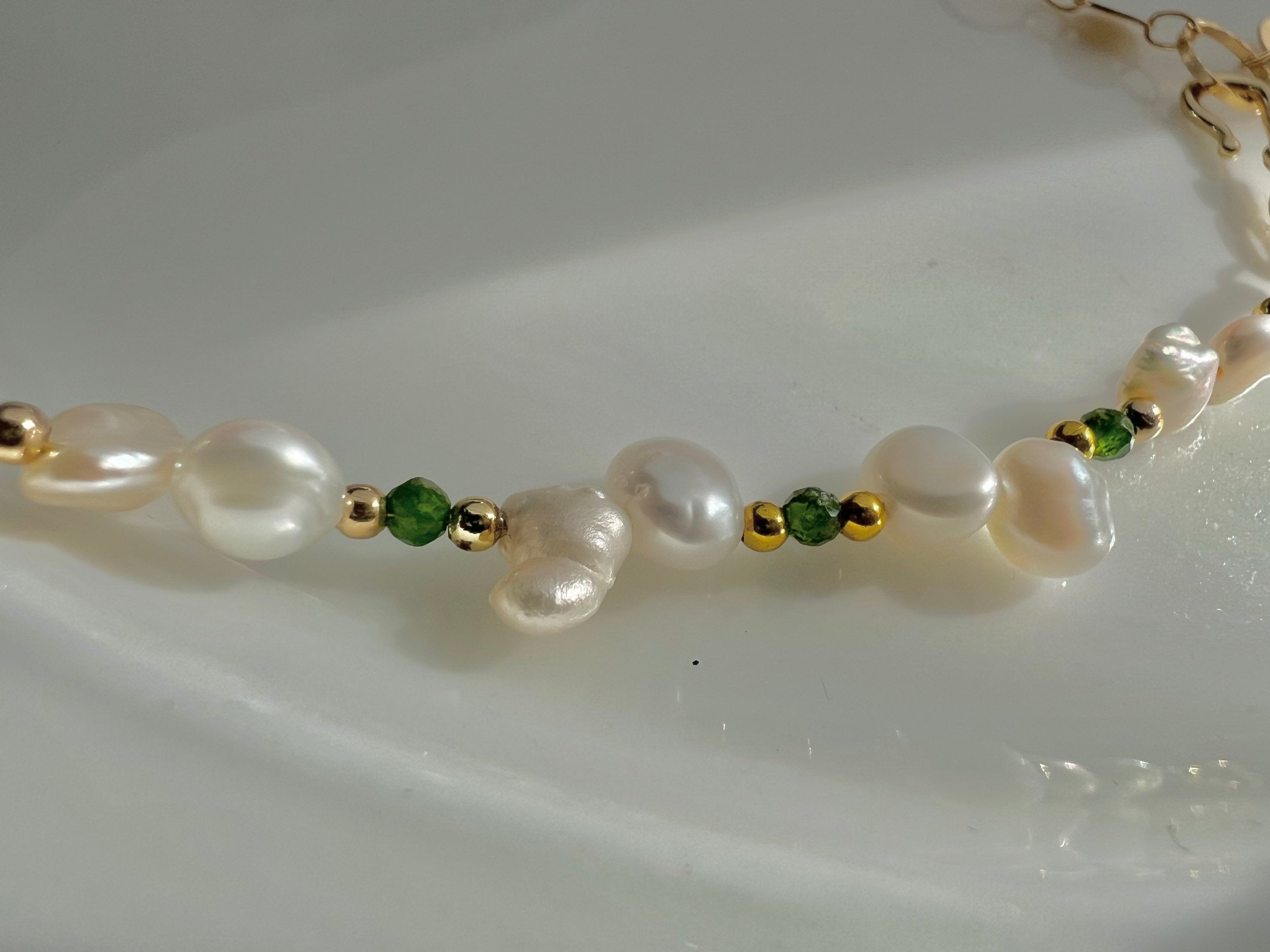 Freshwater baroque petal pearl half chain gemstone necklace. High luster baroque pearl necklace. Y necklace. Vintage necklace