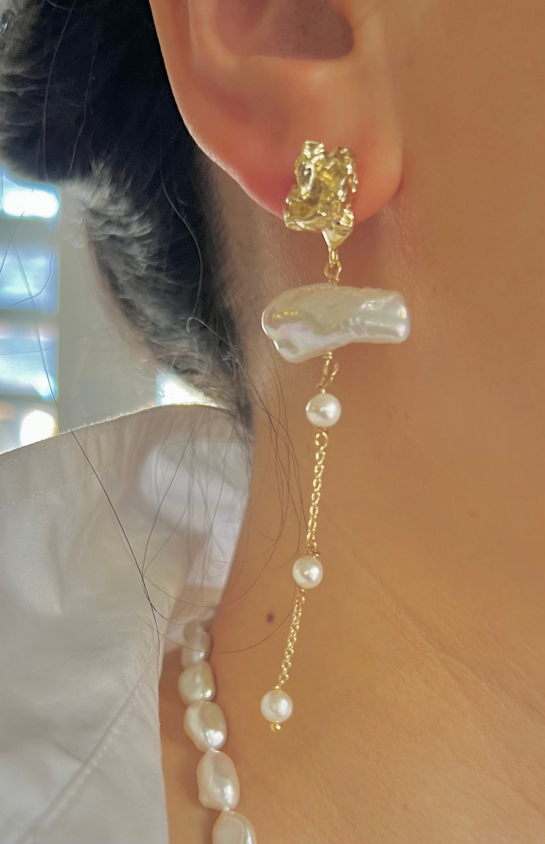 Baroque pearl nugget asymmetry earrings. Boho earrings. keshi pearl earrings. Bridal earrings. Unbalanced earrings.