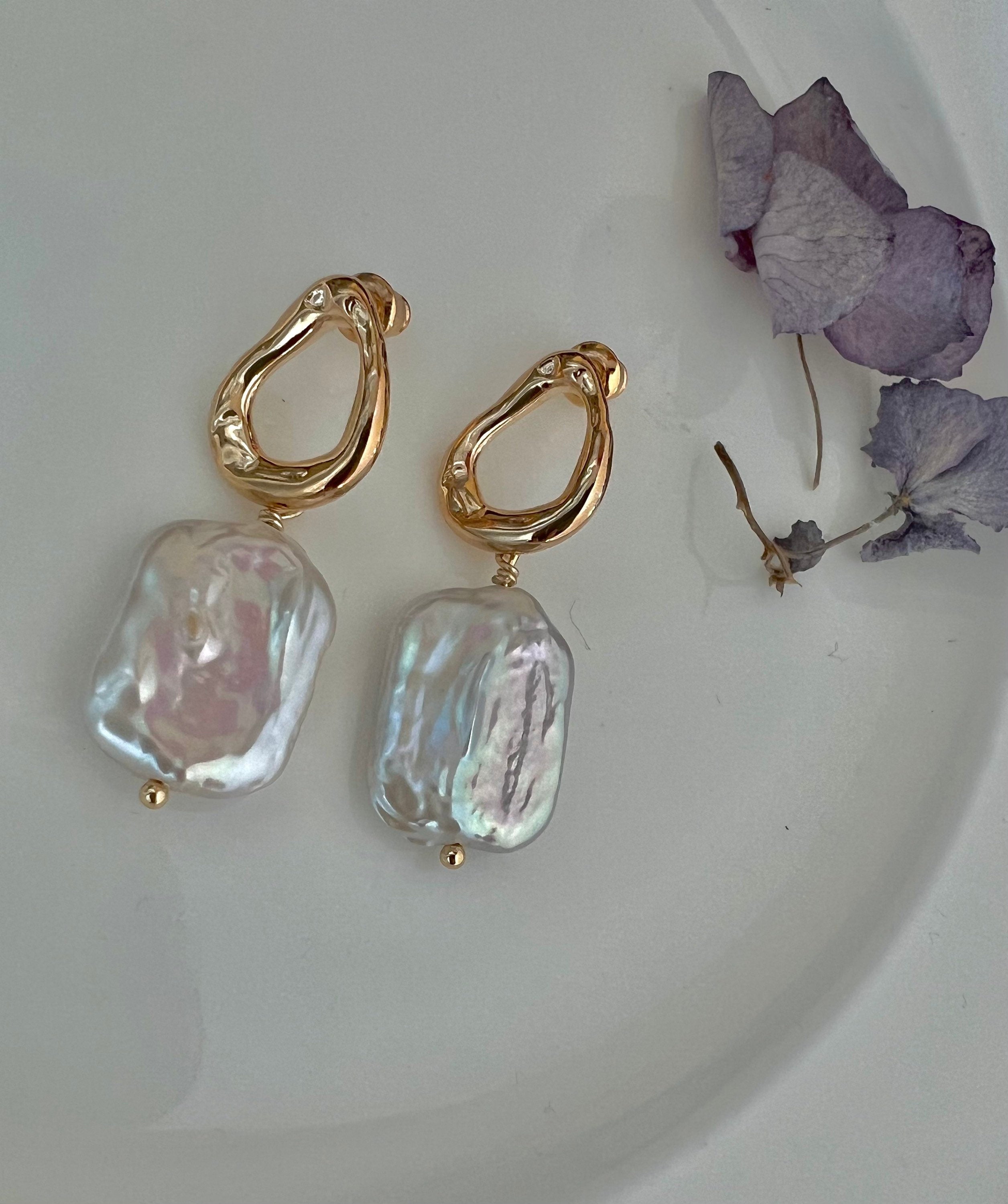 Baroque pearl stud earring. Dangle earring. Wrinkle pearl earring. Lustrous baroque earring. Chic stud earrings. Bridesmaid gift.