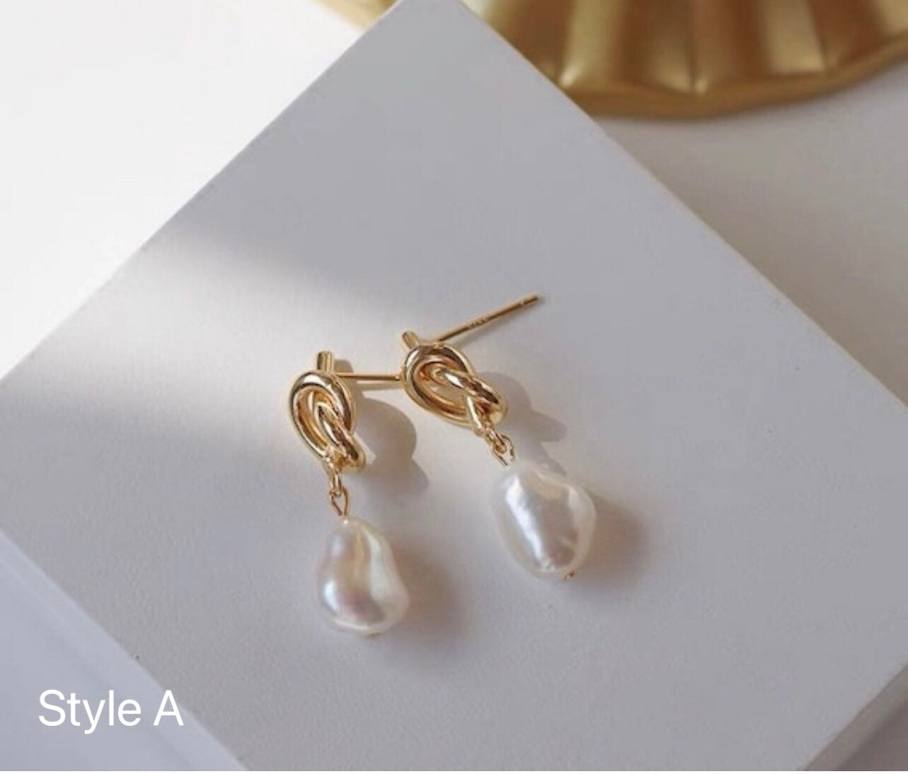 Chic style freshwater pearl clip-on earring. Pearl knot gold earring. Comfortable Non pierced ear clip. Bridal earring. Gift for her