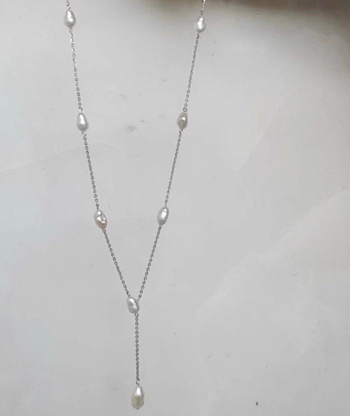 14K gold filled Freshwater baroque nugget pearl Y necklace. Minimalist necklace. Chic necklace. Boho wedding necklace. Gift for her