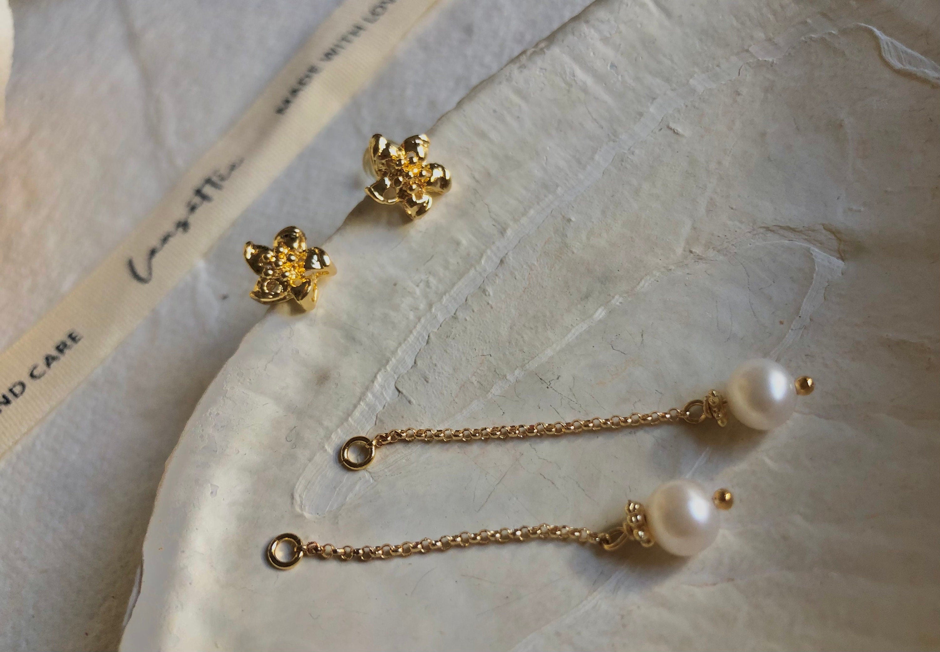 Freshwater pearl dangle earrings. Two ways wear earrings. Floral stud earrings. Elegant earrings. Gift for her.