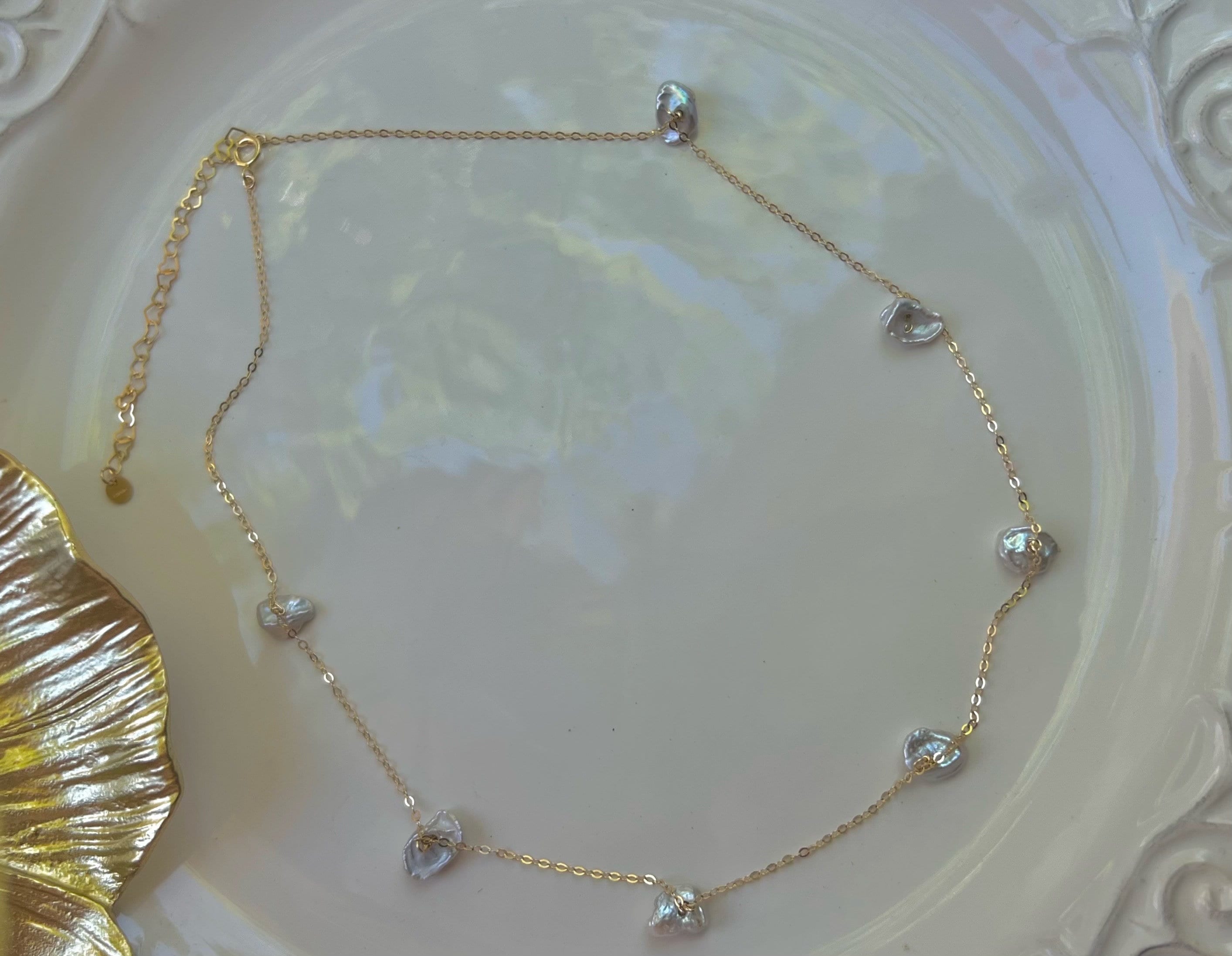 14K gold filled Freshwater petals pearl dainty  choker/necklace. Minimalist necklace. Vintage necklace. Gift for her